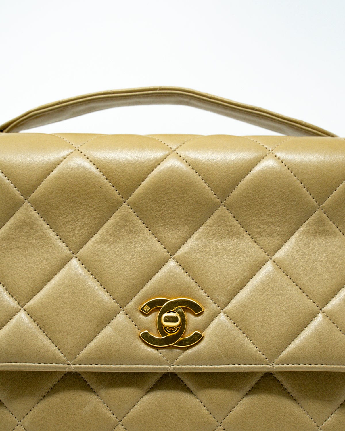 Chanel Chanel Lambskin satchel style crossbody bag with small CC lock - AWL2572