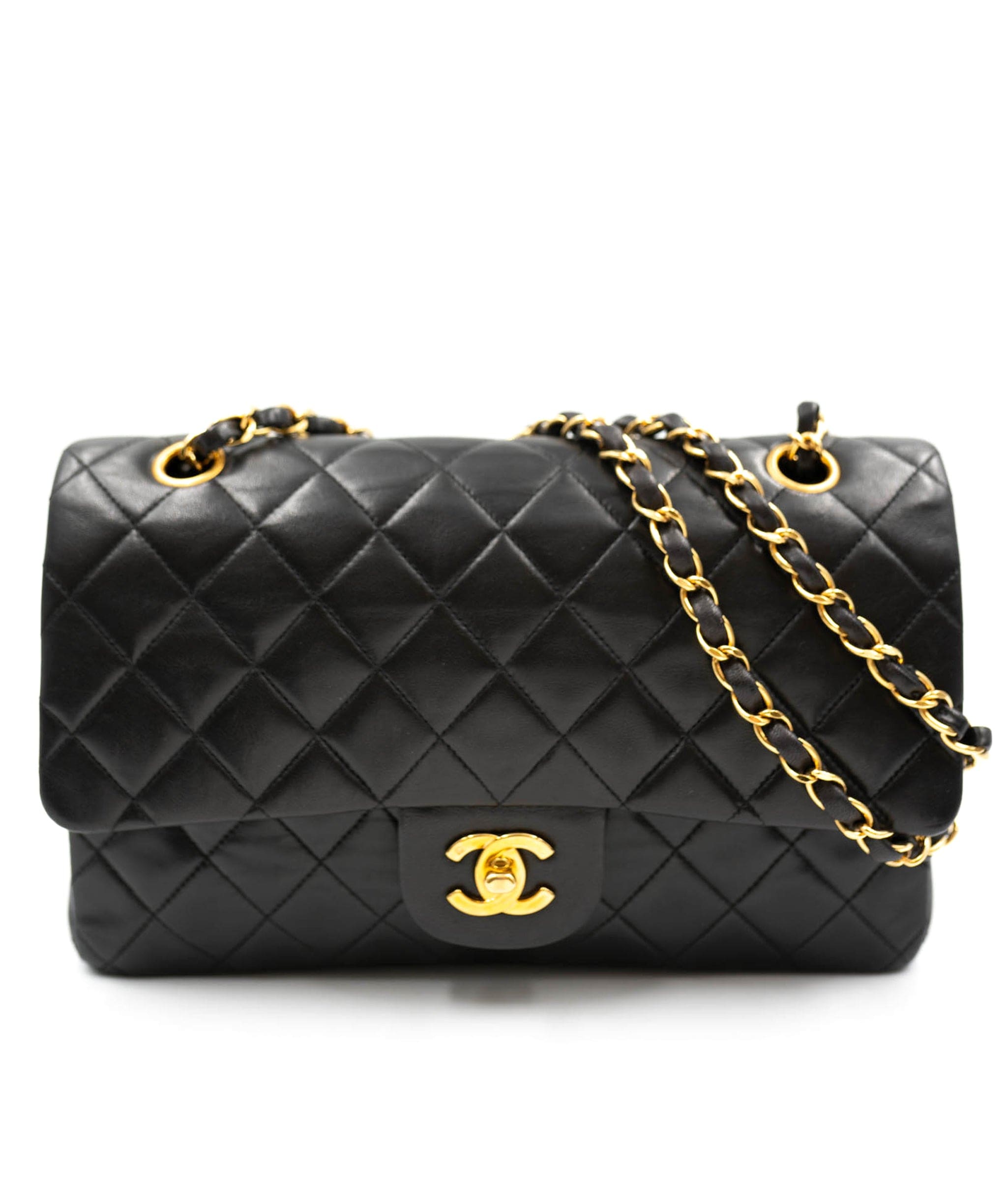 Chanel Chanel medium classic flap UKL1013