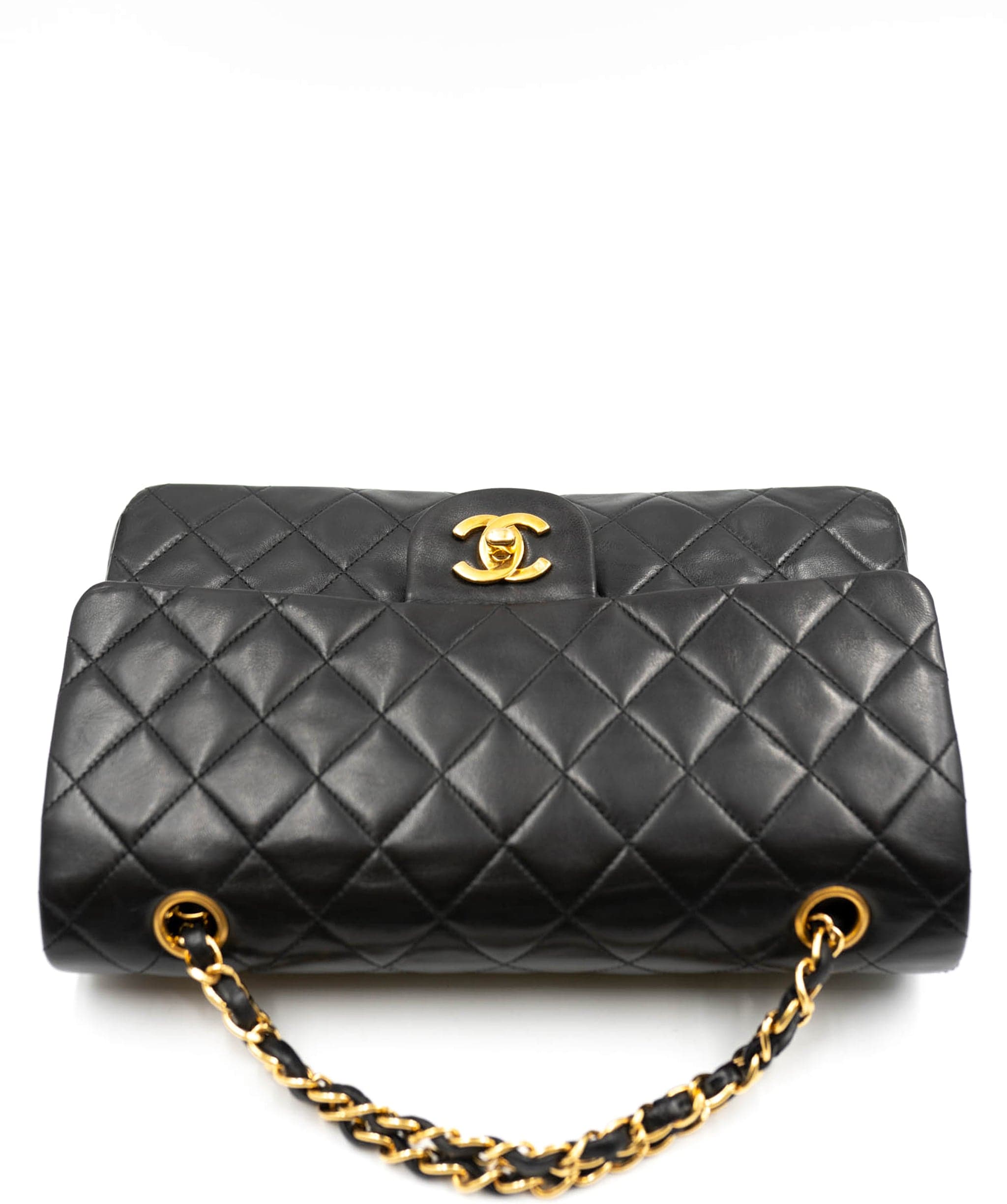 Chanel Chanel medium classic flap UKL1013