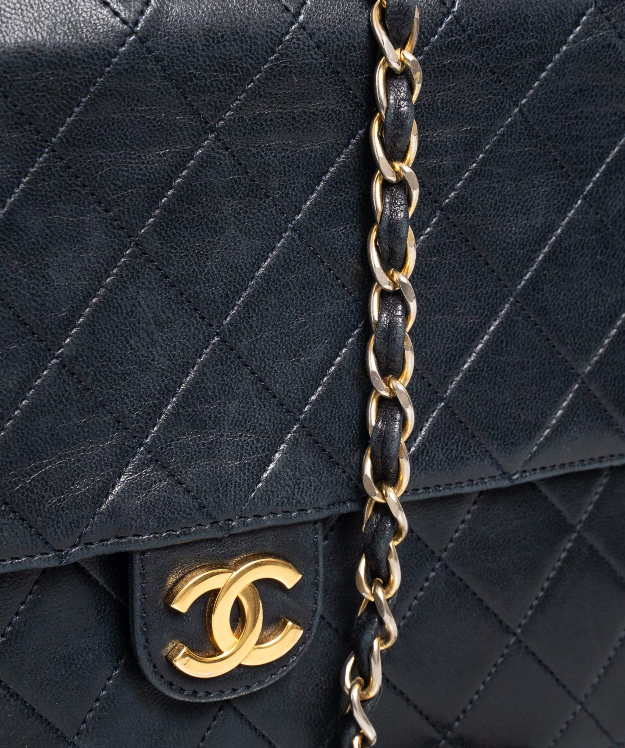 Chanel Chanel Navy Lambskin Single Flap Bag GHW - AGL1294