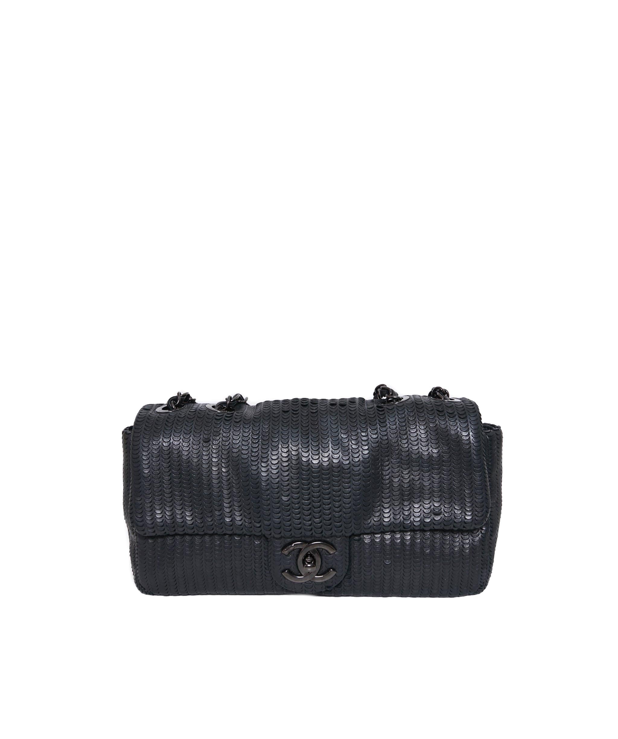 Chanel Chanel perforated flap back with black hardware - ASL1227