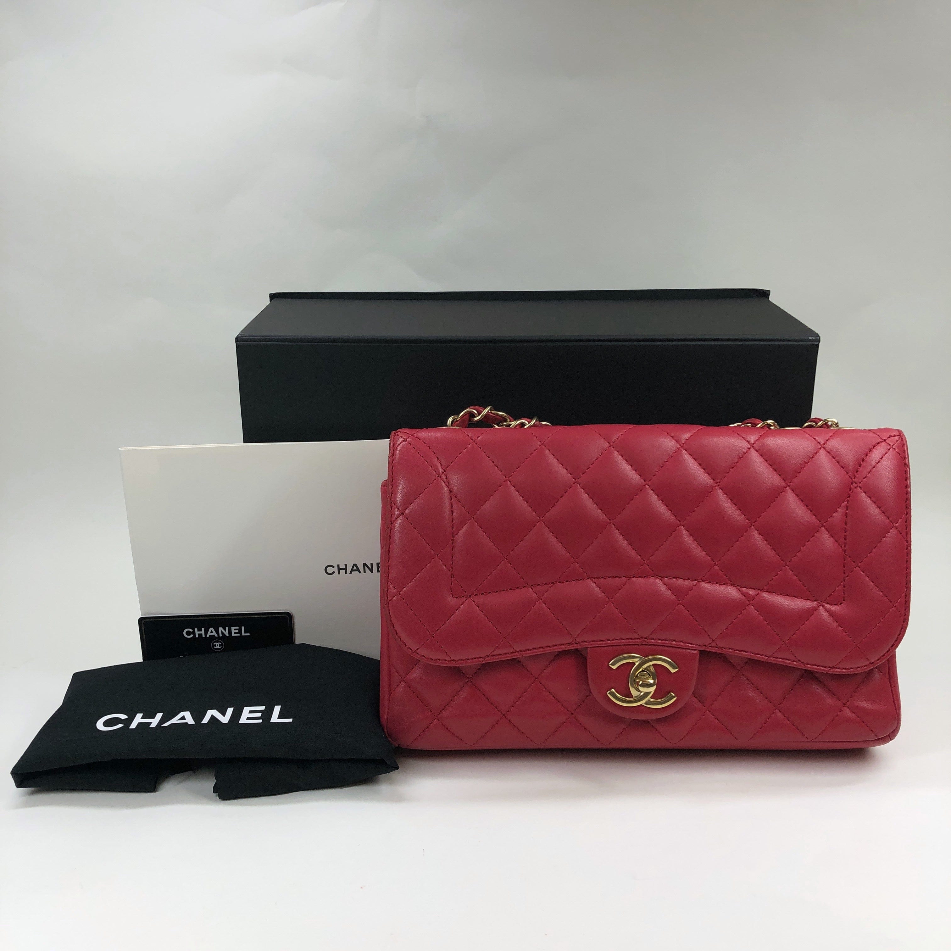 Chanel Chanel Red Shoulder Bag in Lambskin Leather - PXL2315