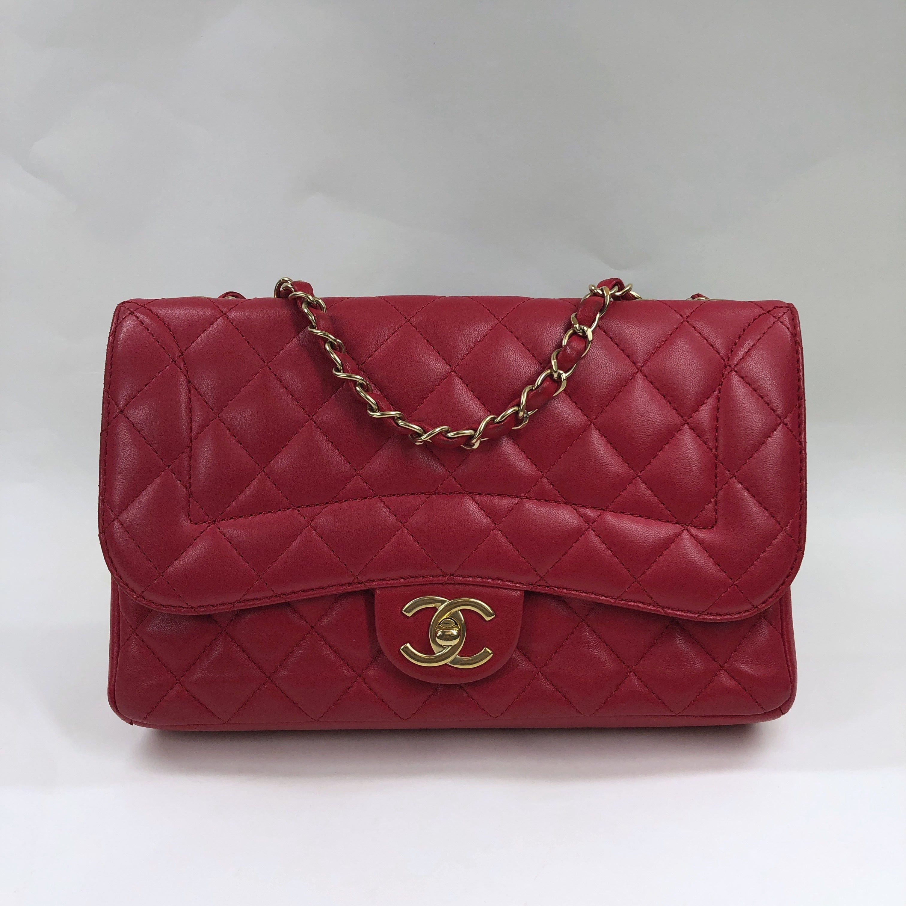 Chanel Chanel Red Shoulder Bag in Lambskin Leather - PXL2315