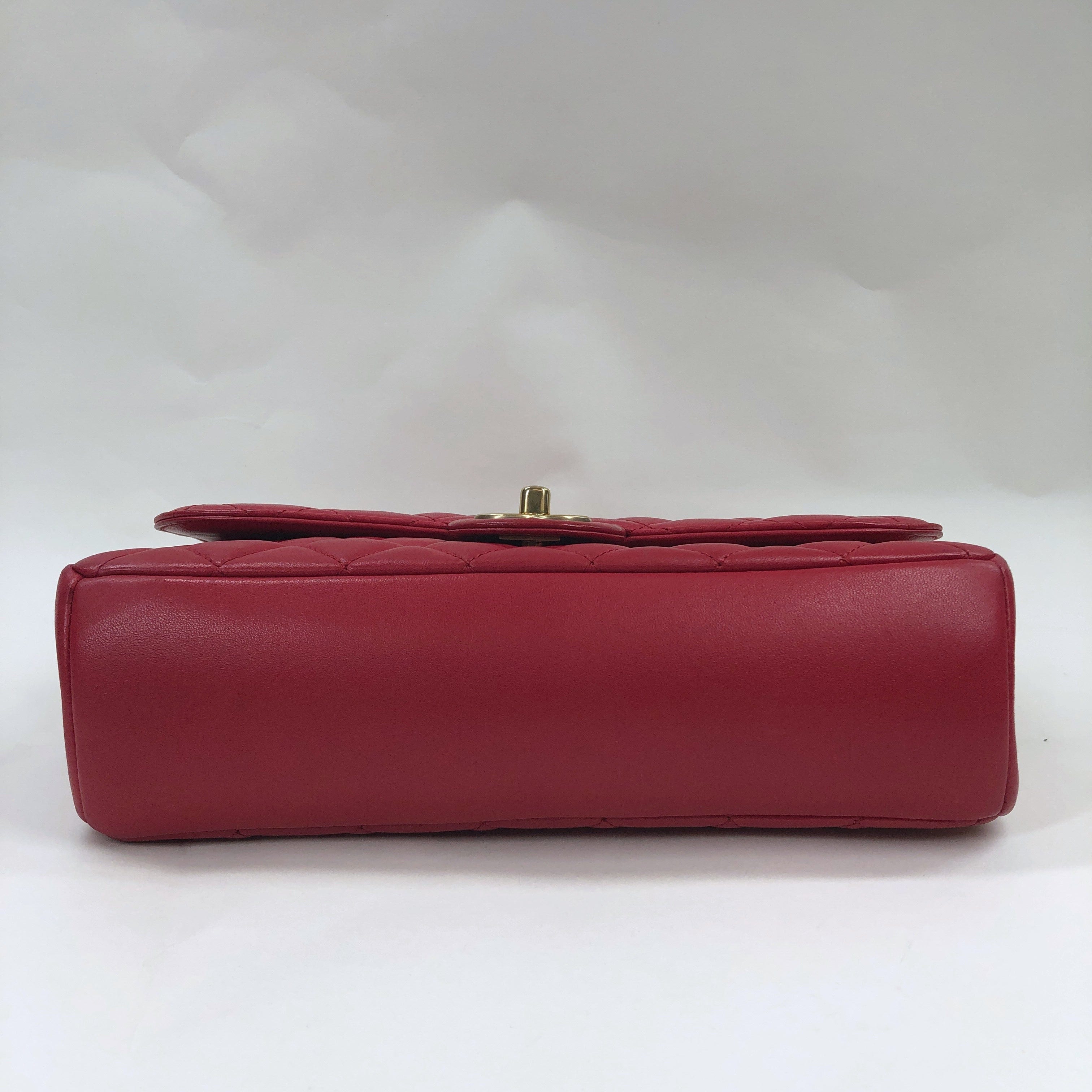 Chanel Chanel Red Shoulder Bag in Lambskin Leather - PXL2315