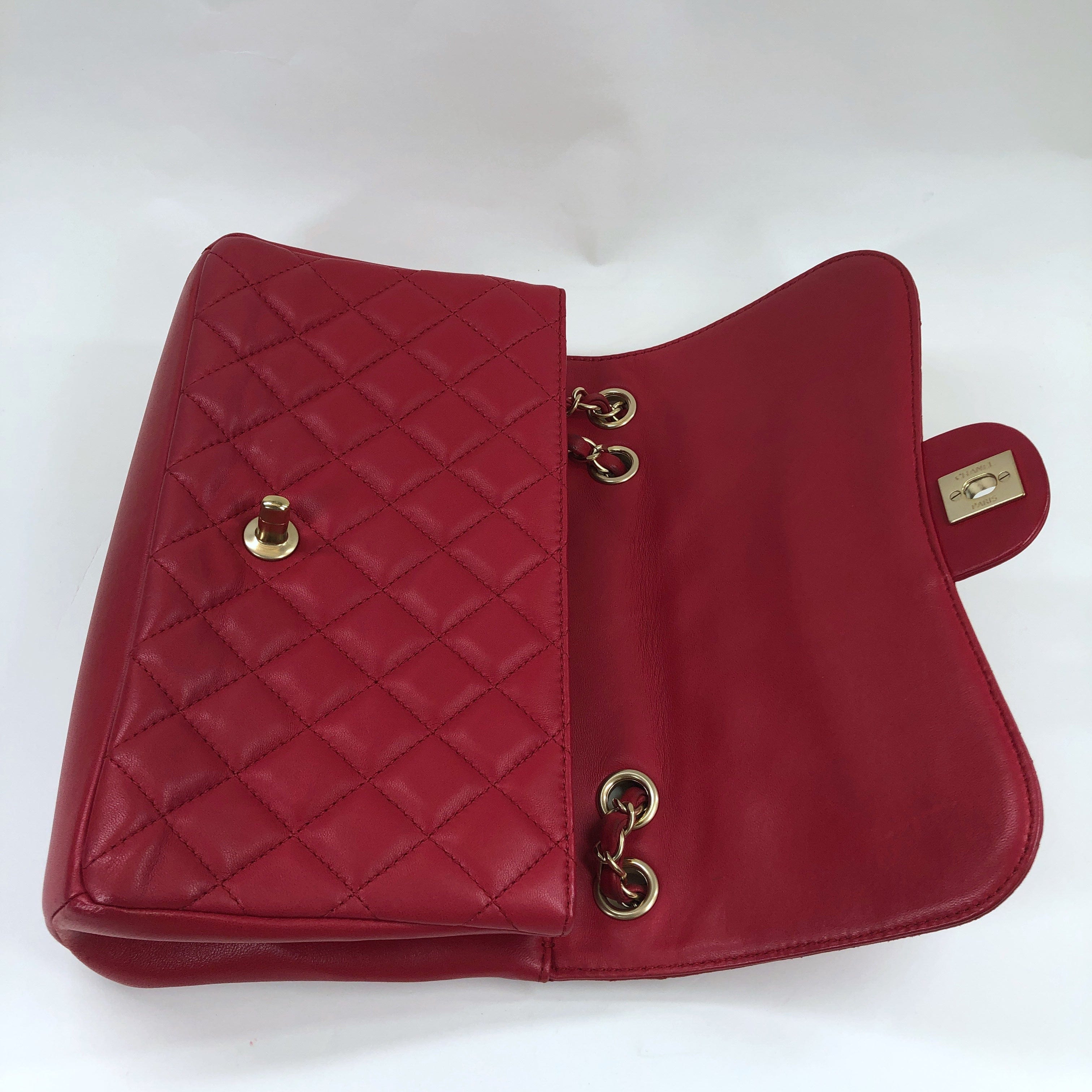 Chanel Chanel Red Shoulder Bag in Lambskin Leather - PXL2315