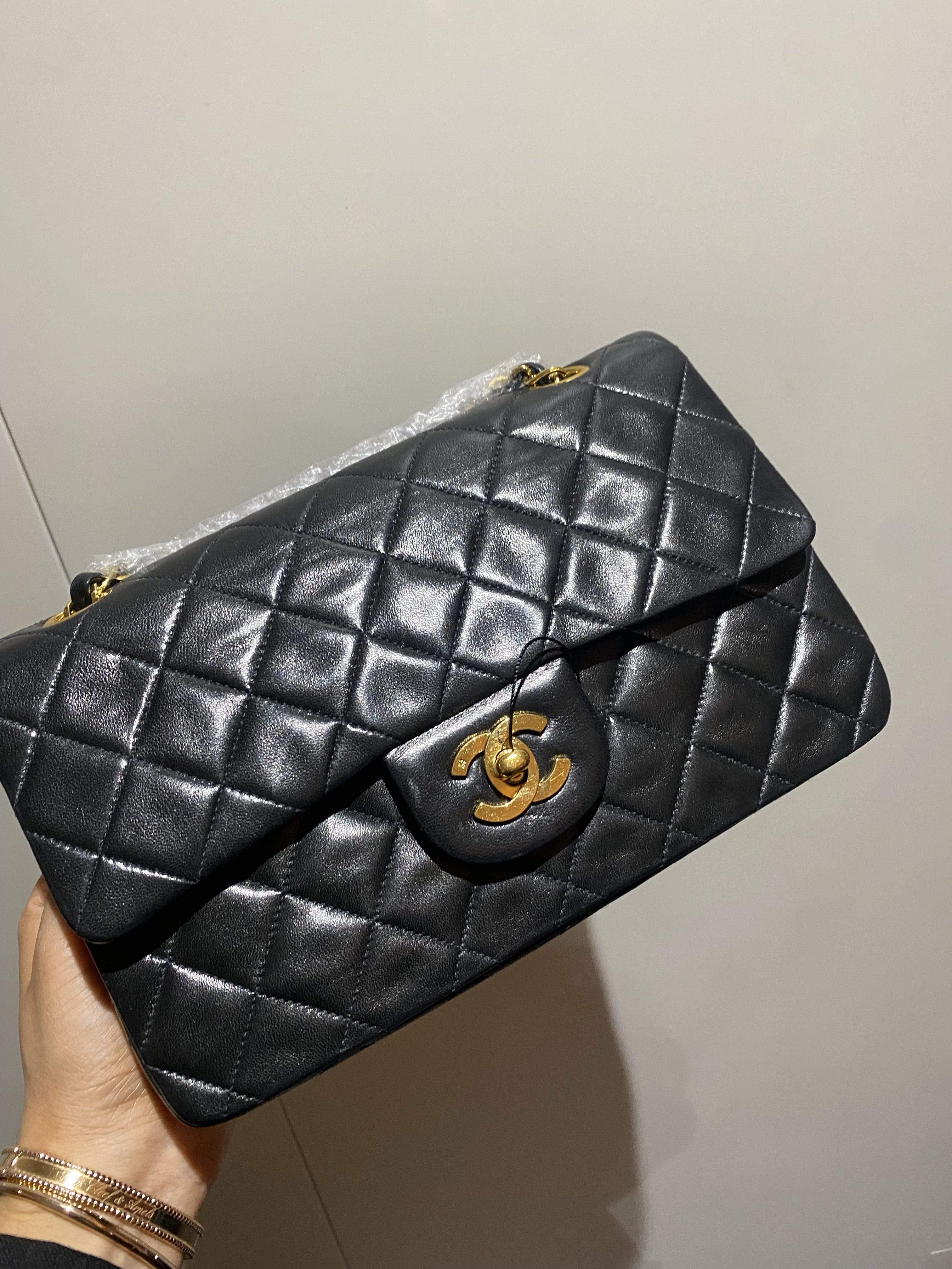 Chanel Chanel small black classic flap gold hardware - ASL1742