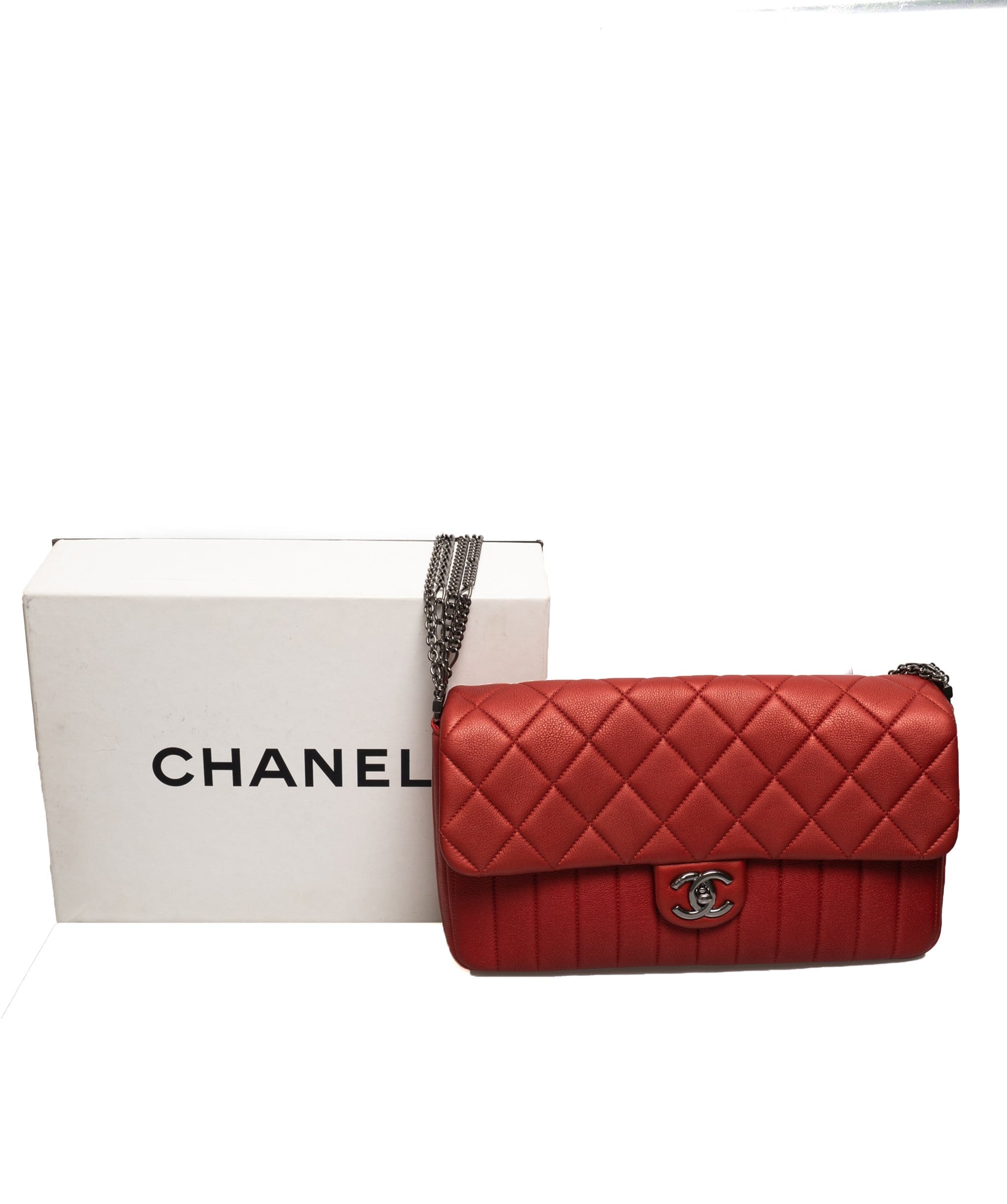 Chanel Chanel Vertical & Diamond Quilted Calfskin Red Bag - AWC1038