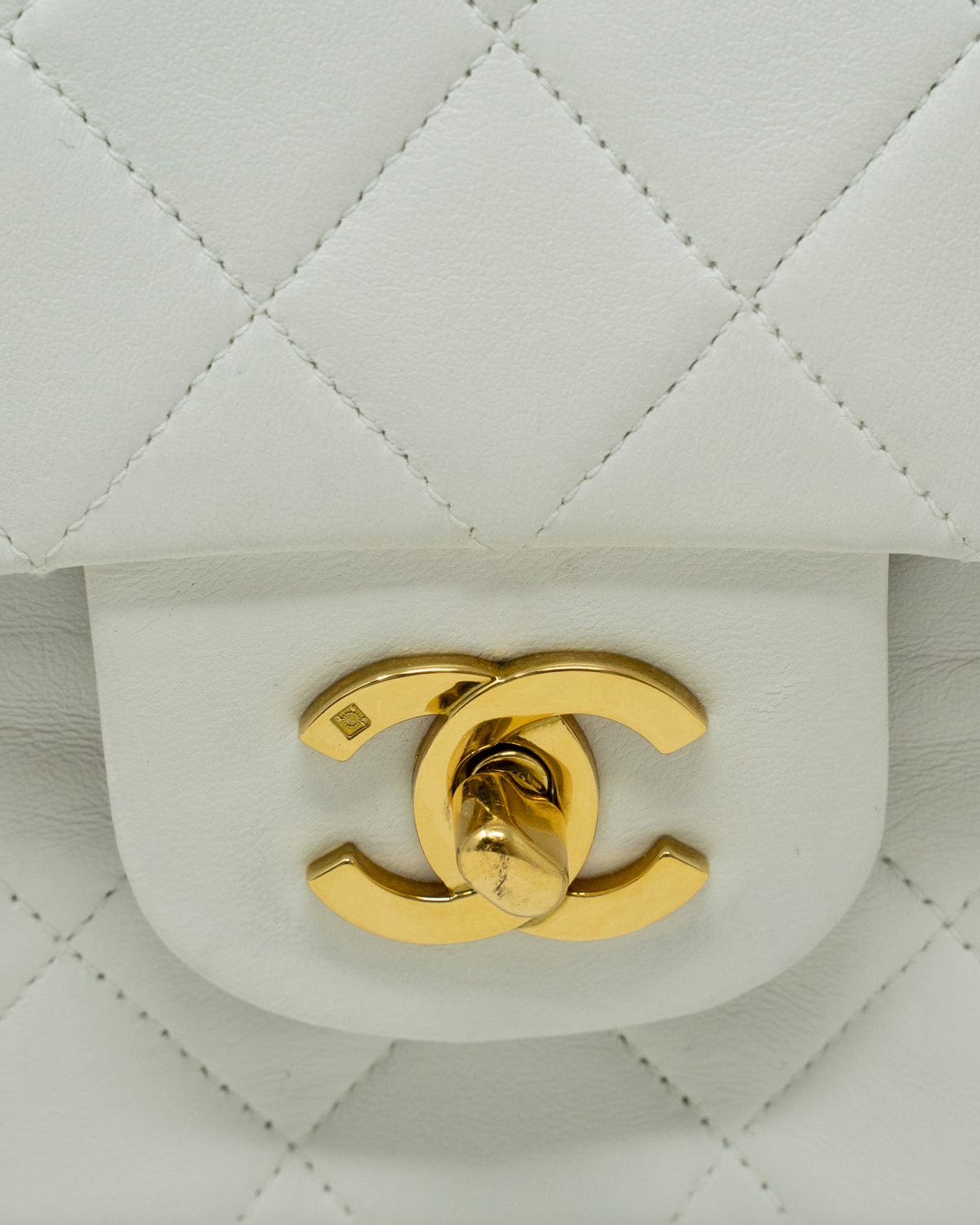 Chanel Chanel White Medium Classic Double Flap Bag - ASL2124