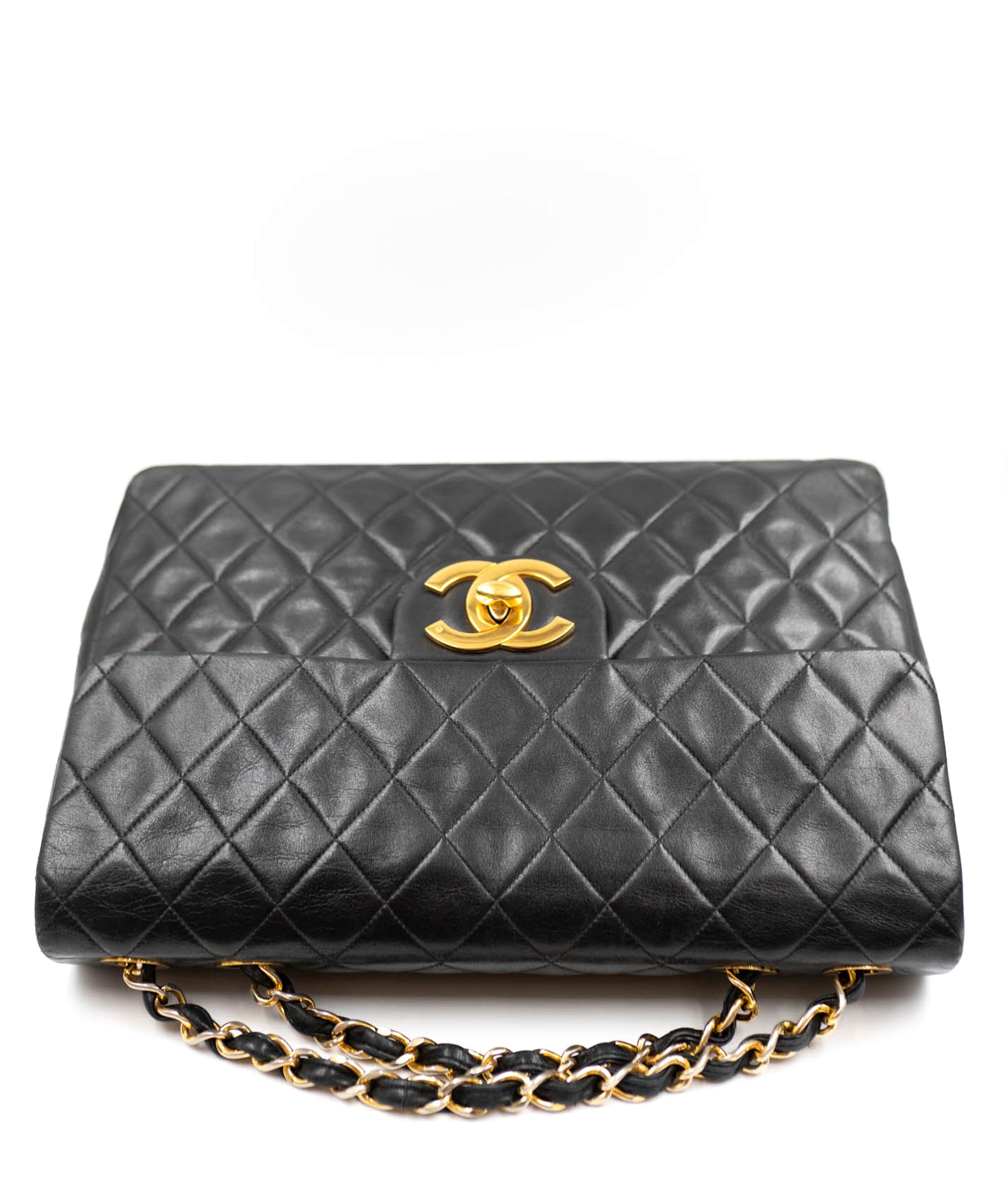 Chanel Chanel XL Classic Flap black with gold hardware - ASL1655