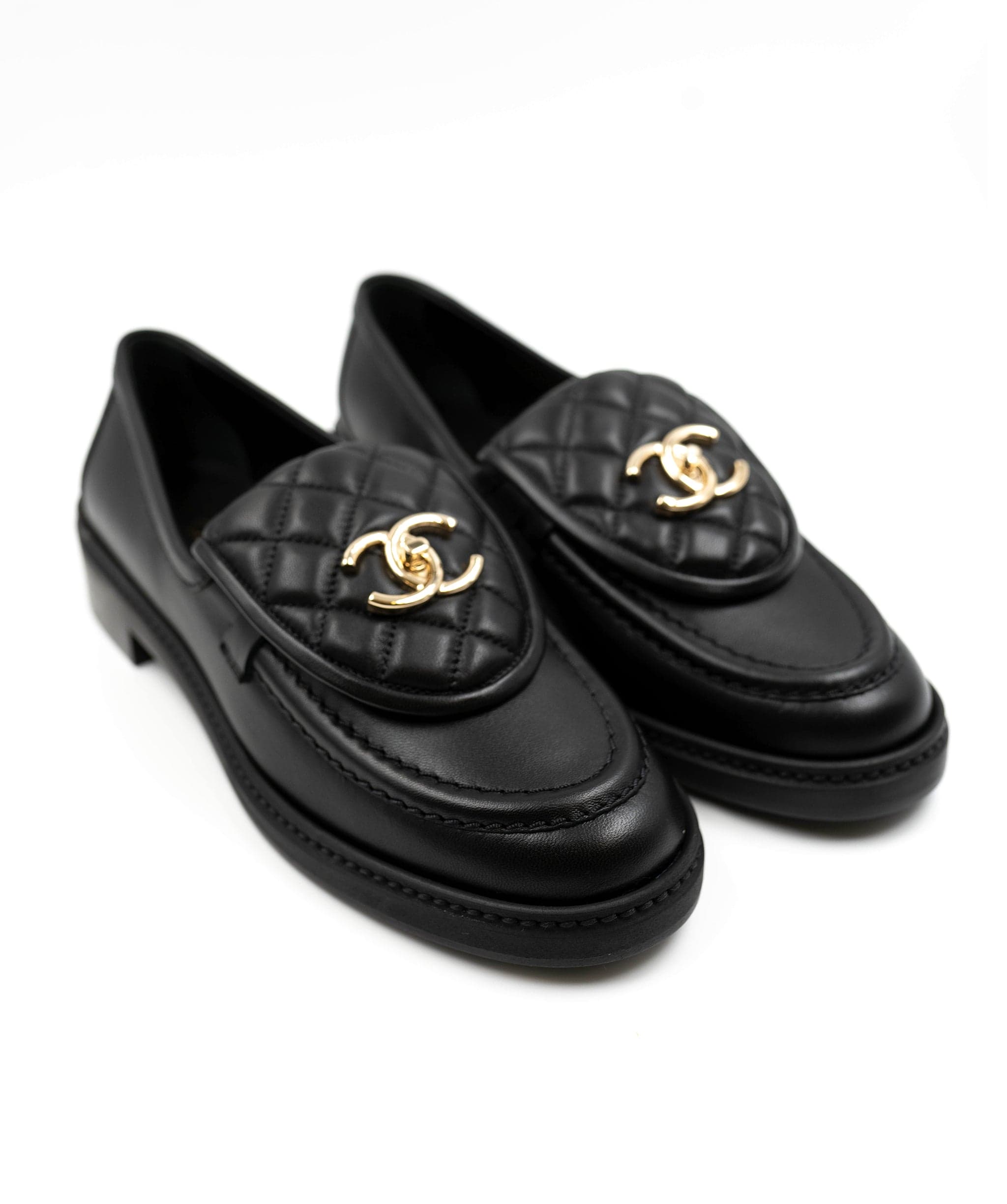 Chanel Chanel black loafers with turnlock size 37.5 AGC1338