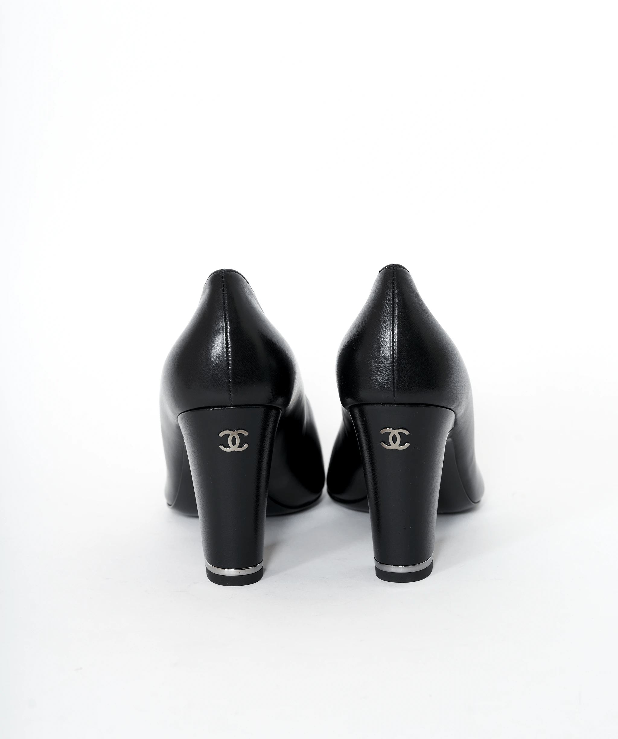 Chanel Chanel black pump heels 39