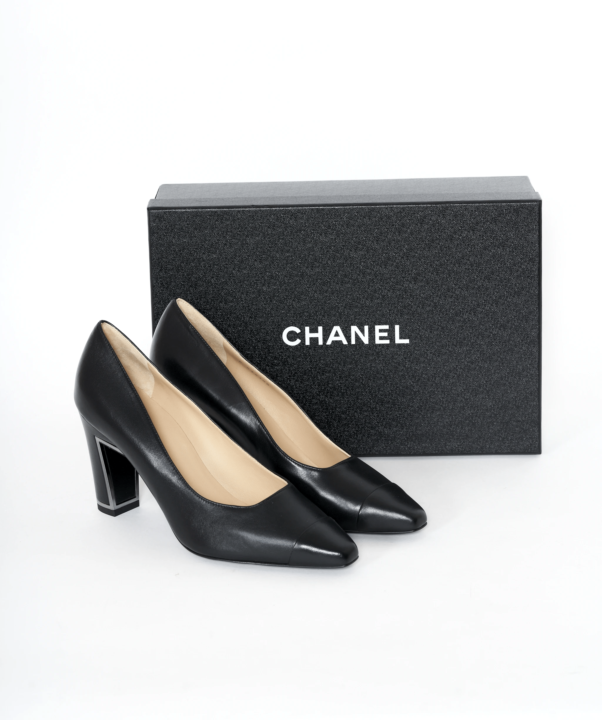 Chanel Chanel black pump heels 39