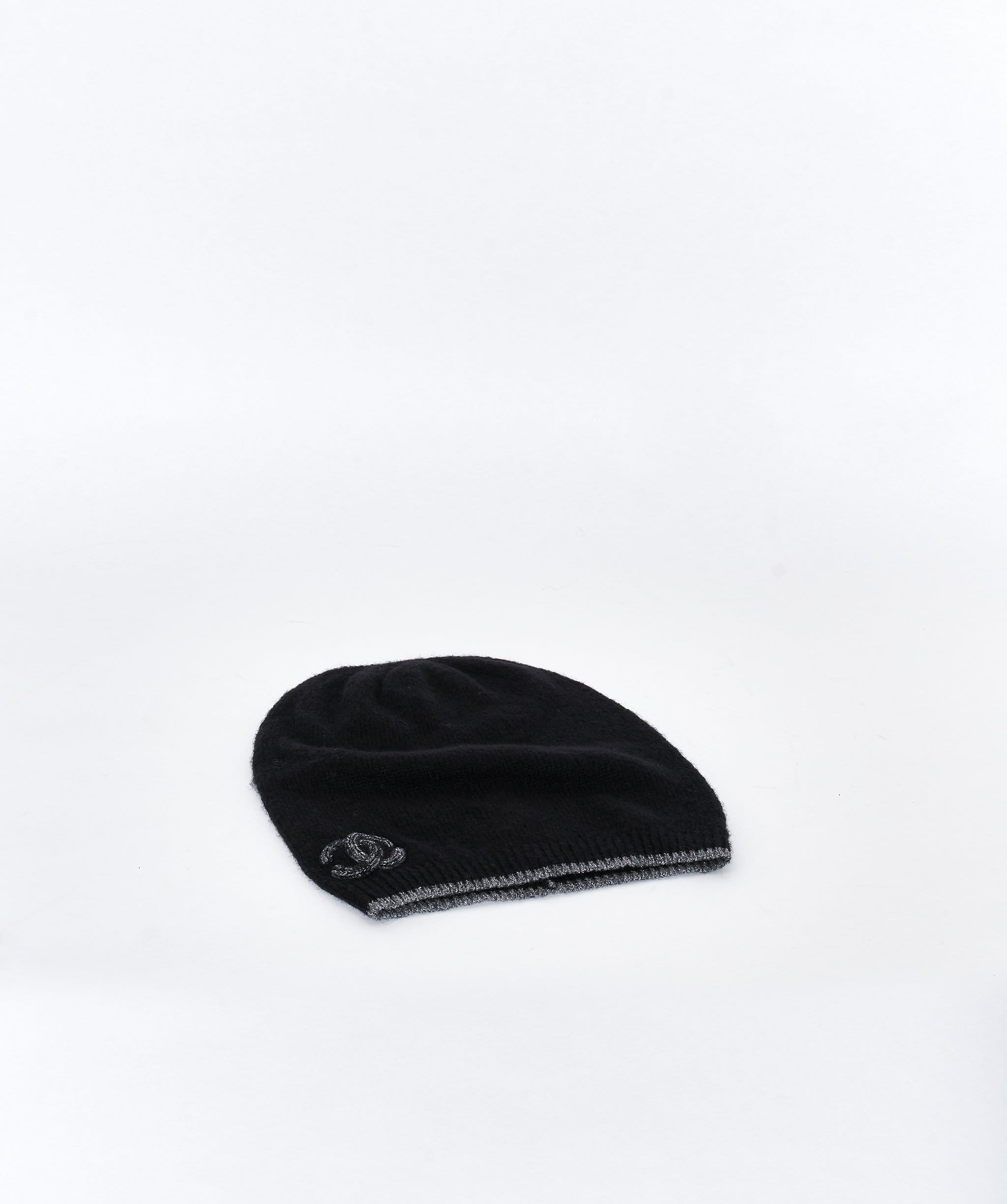 Chanel Chanel cashmere black scarf and hat set with grey CC logo