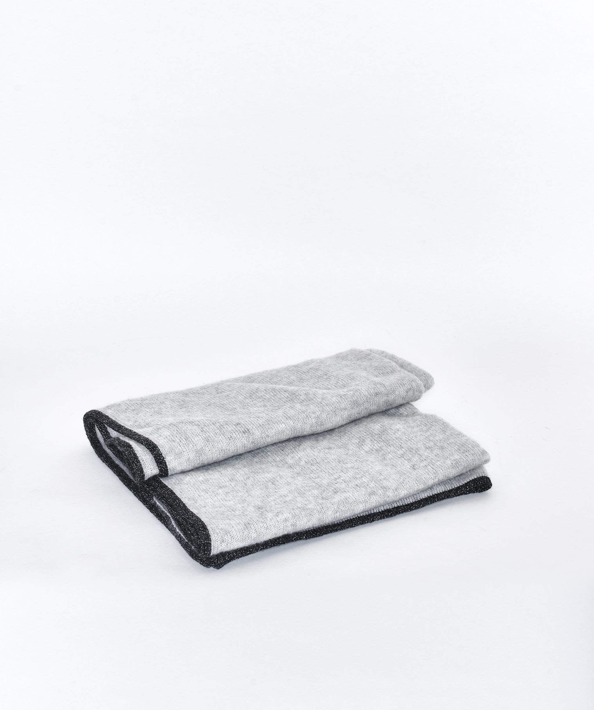 Chanel Chanel cashmere grey scarf and hat set with grey CC logo