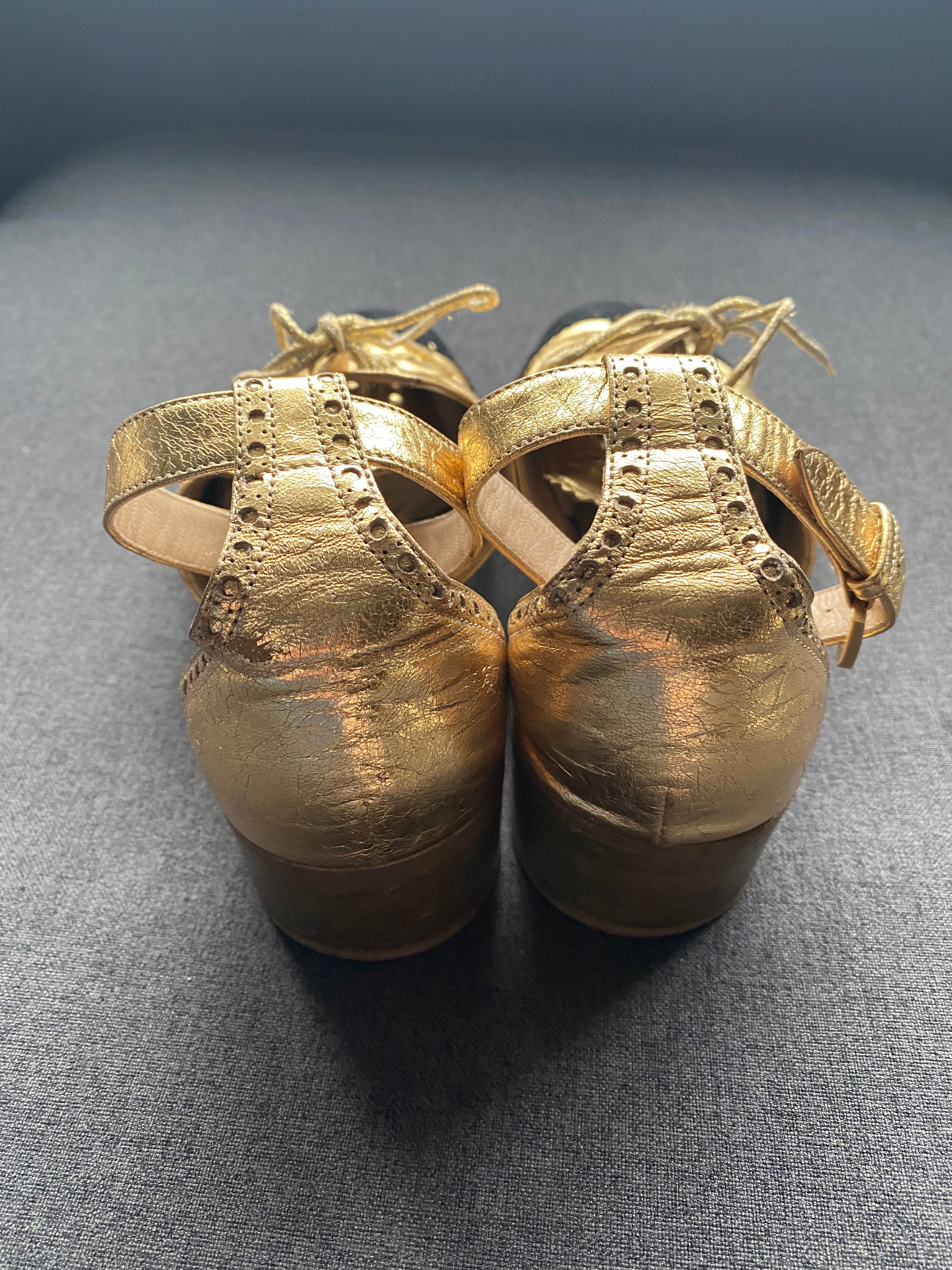 Chanel Chanel gold ankle brogues size 39 - AWC1992