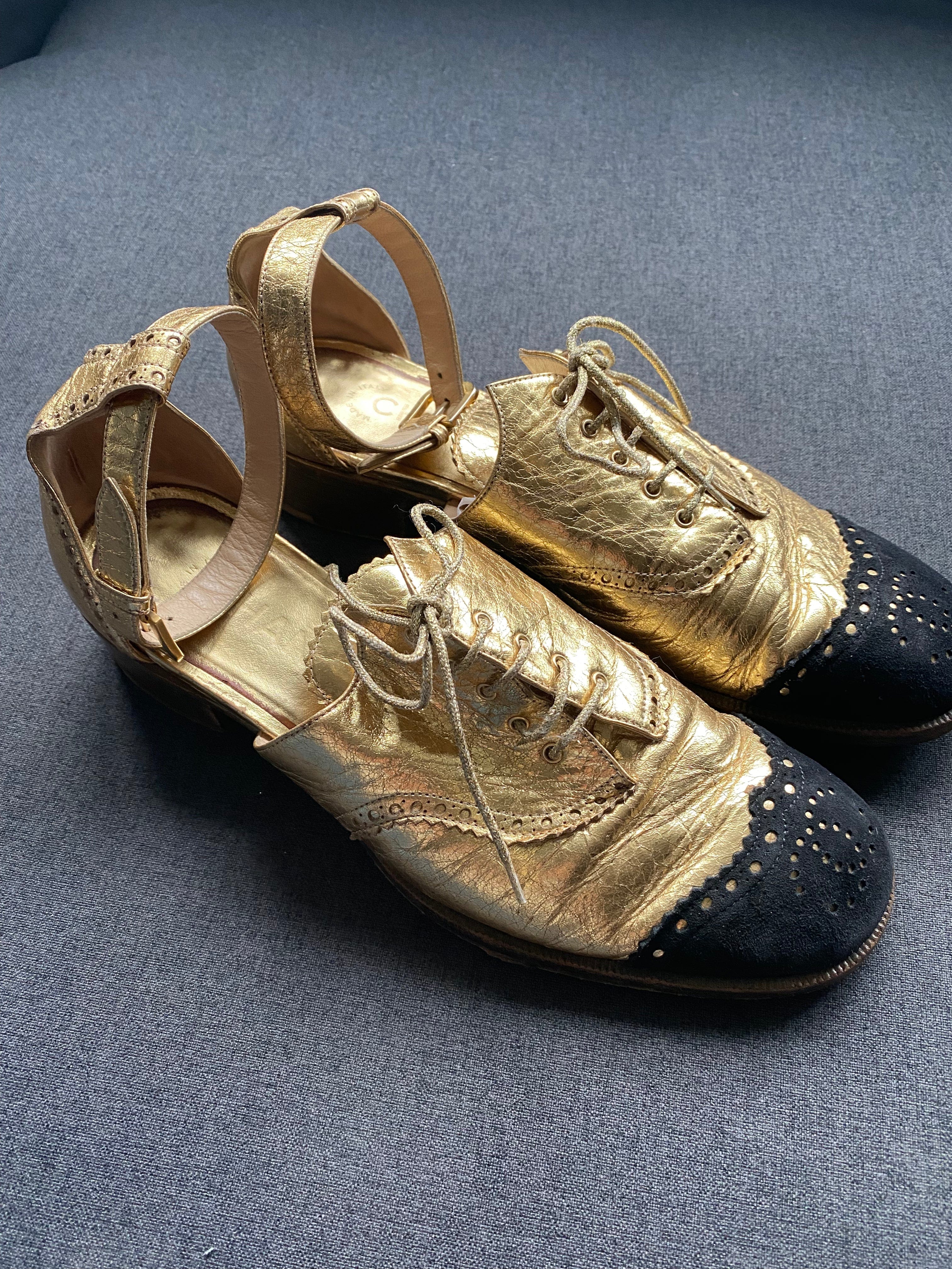 Chanel Chanel gold ankle brogues size 39 - AWC1992