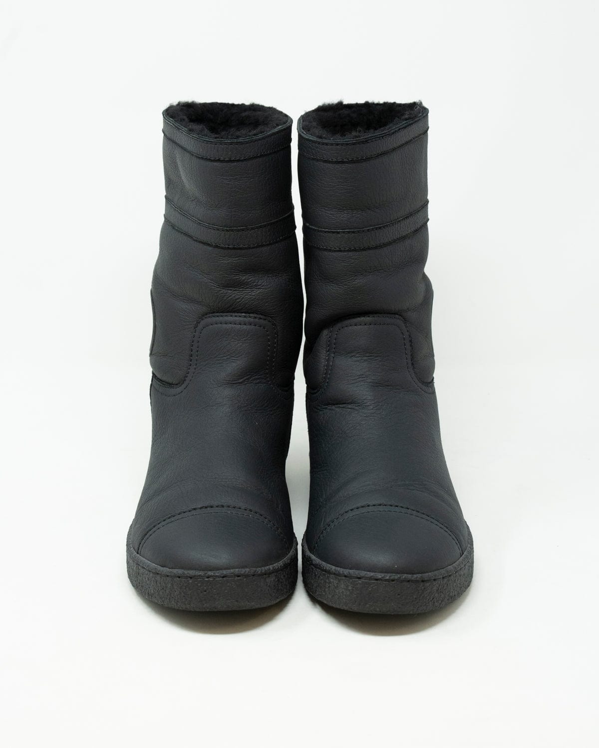 Chanel Chanel Navy Shearling Boots Size 36.5 - AWC1115