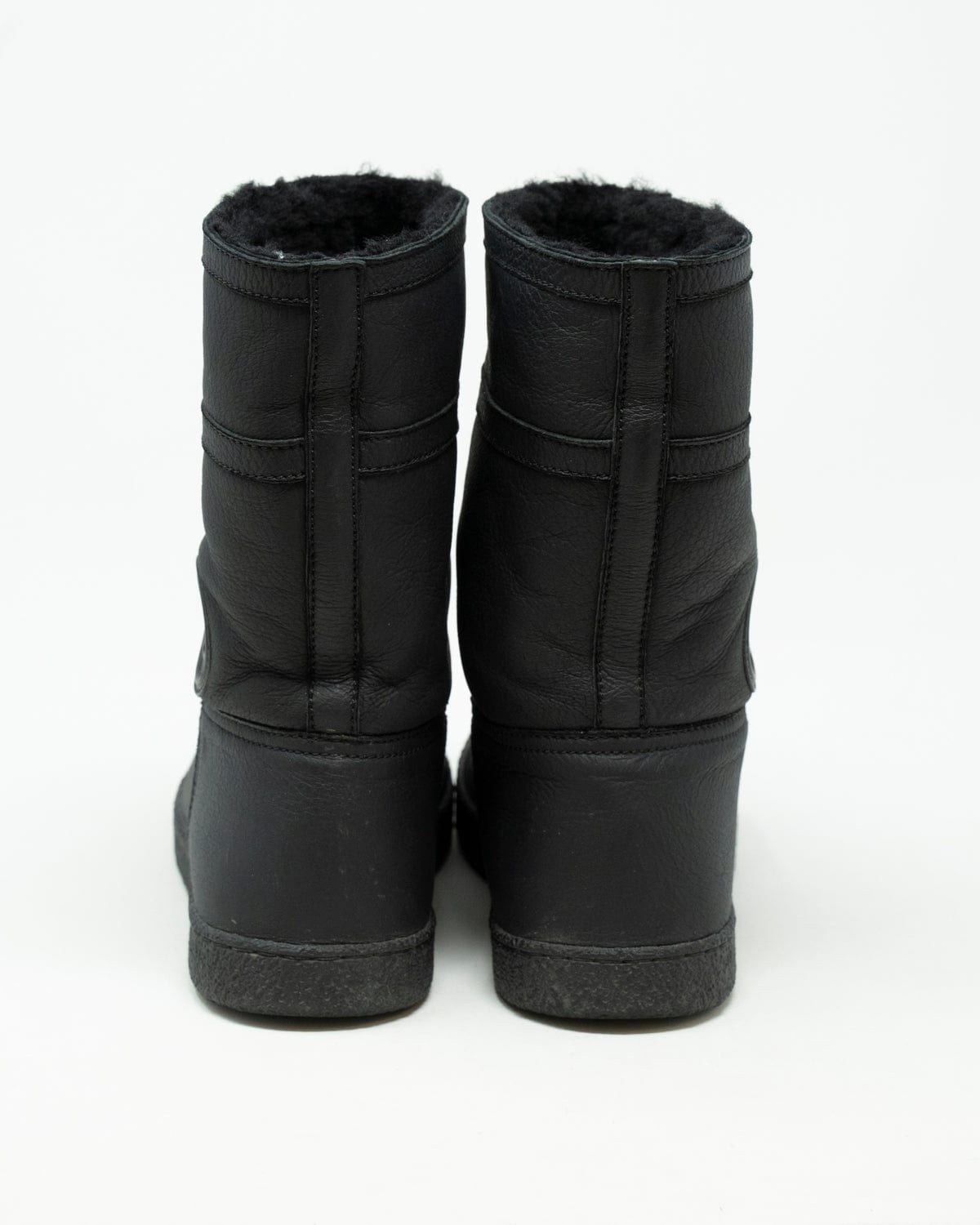 Chanel Chanel Navy Shearling Boots Size 36.5 - AWC1115