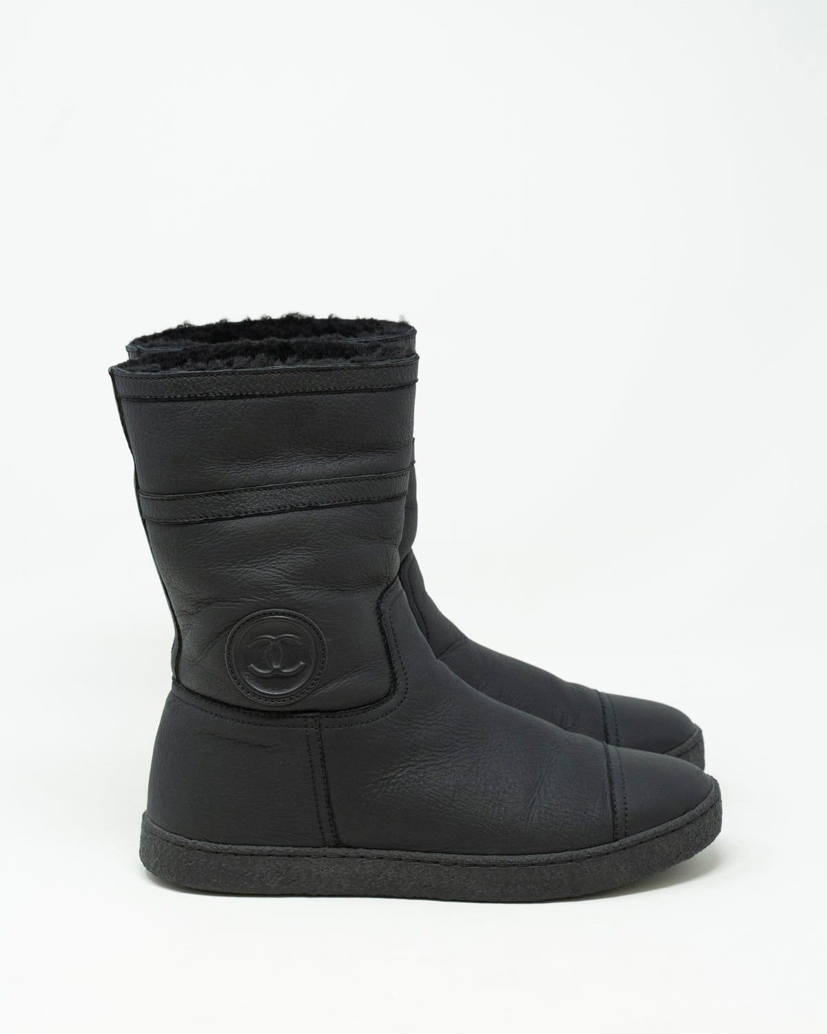 Chanel Chanel Navy Shearling Boots Size 36.5 - AWC1115