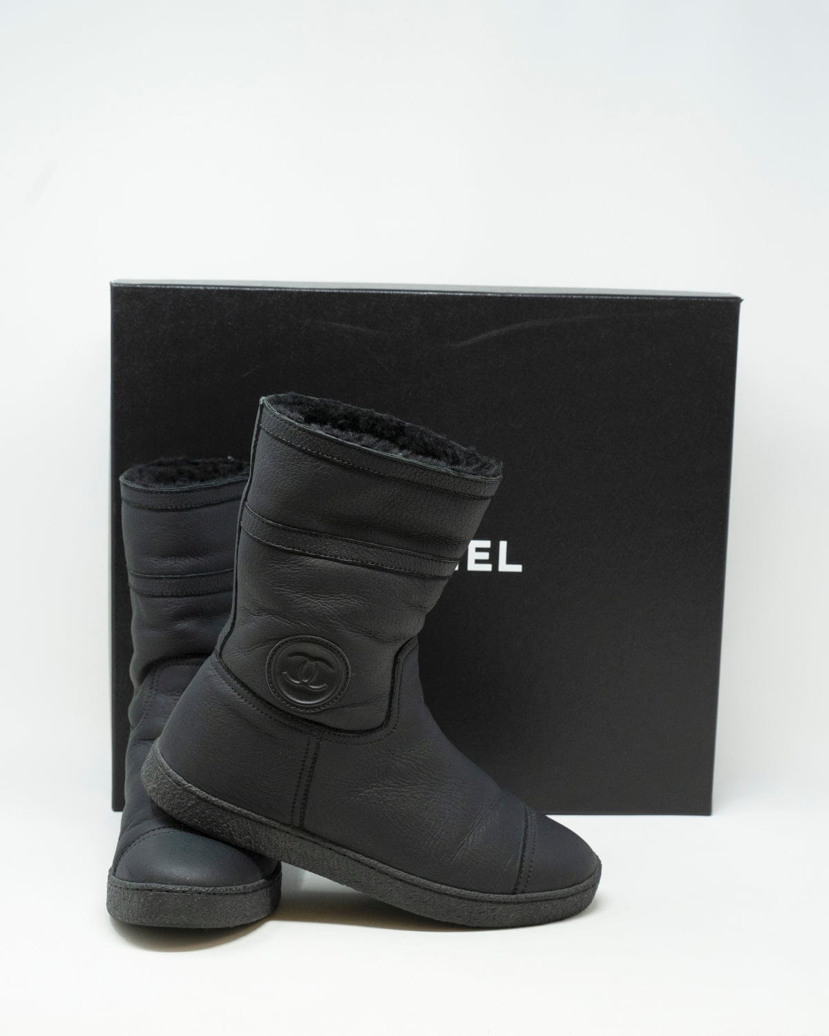 Chanel Chanel Navy Shearling Boots Size 36.5 - AWC1115