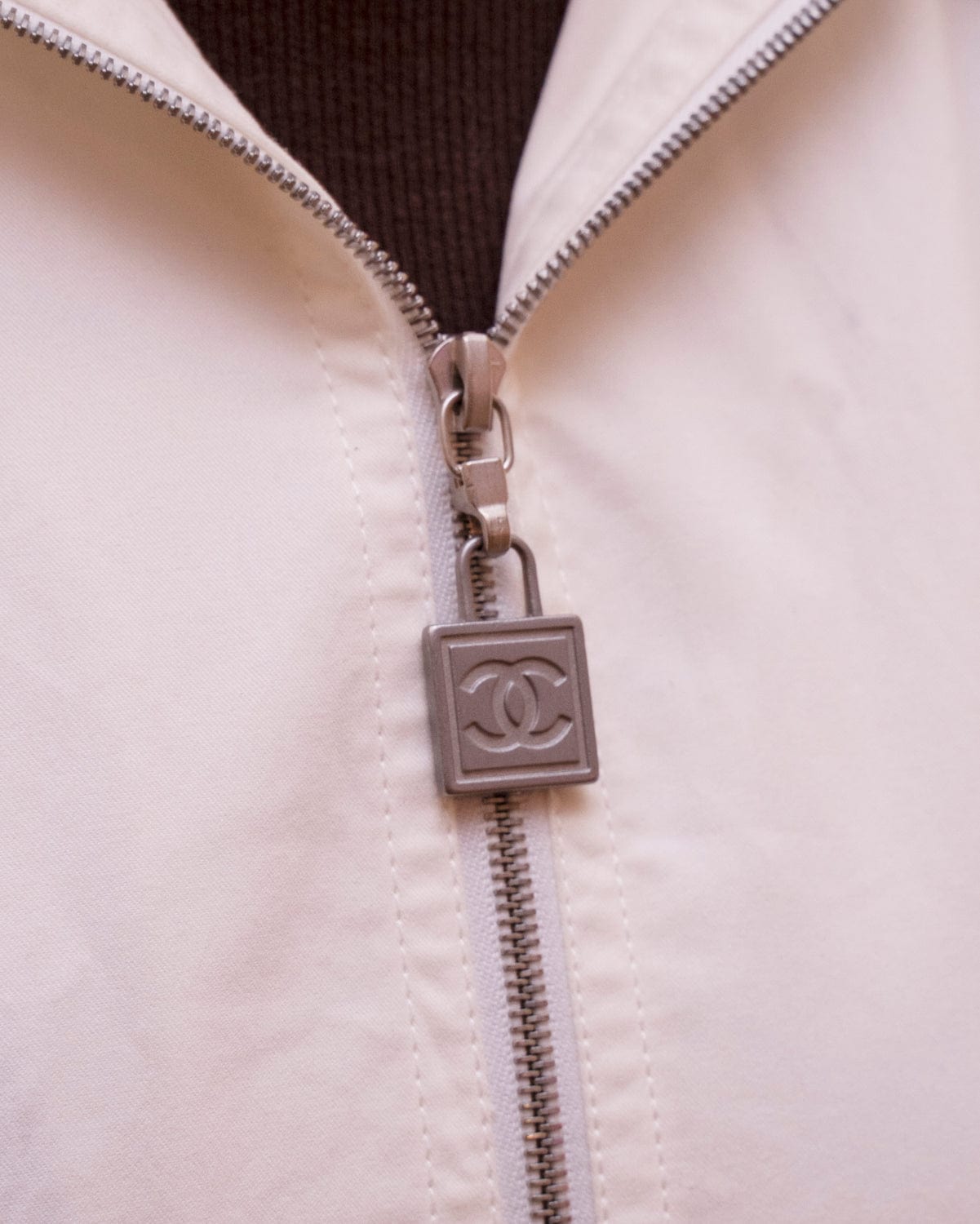 Chanel Chanel White Hooded Jacket - ASL2246