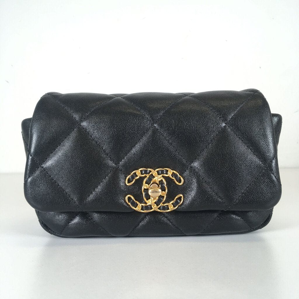 Chanel Chanel 19 Mini Belt Bag