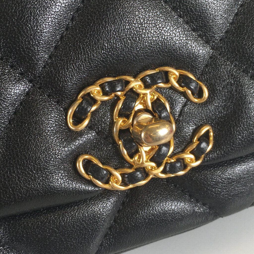 Chanel Chanel 19 Mini Belt Bag