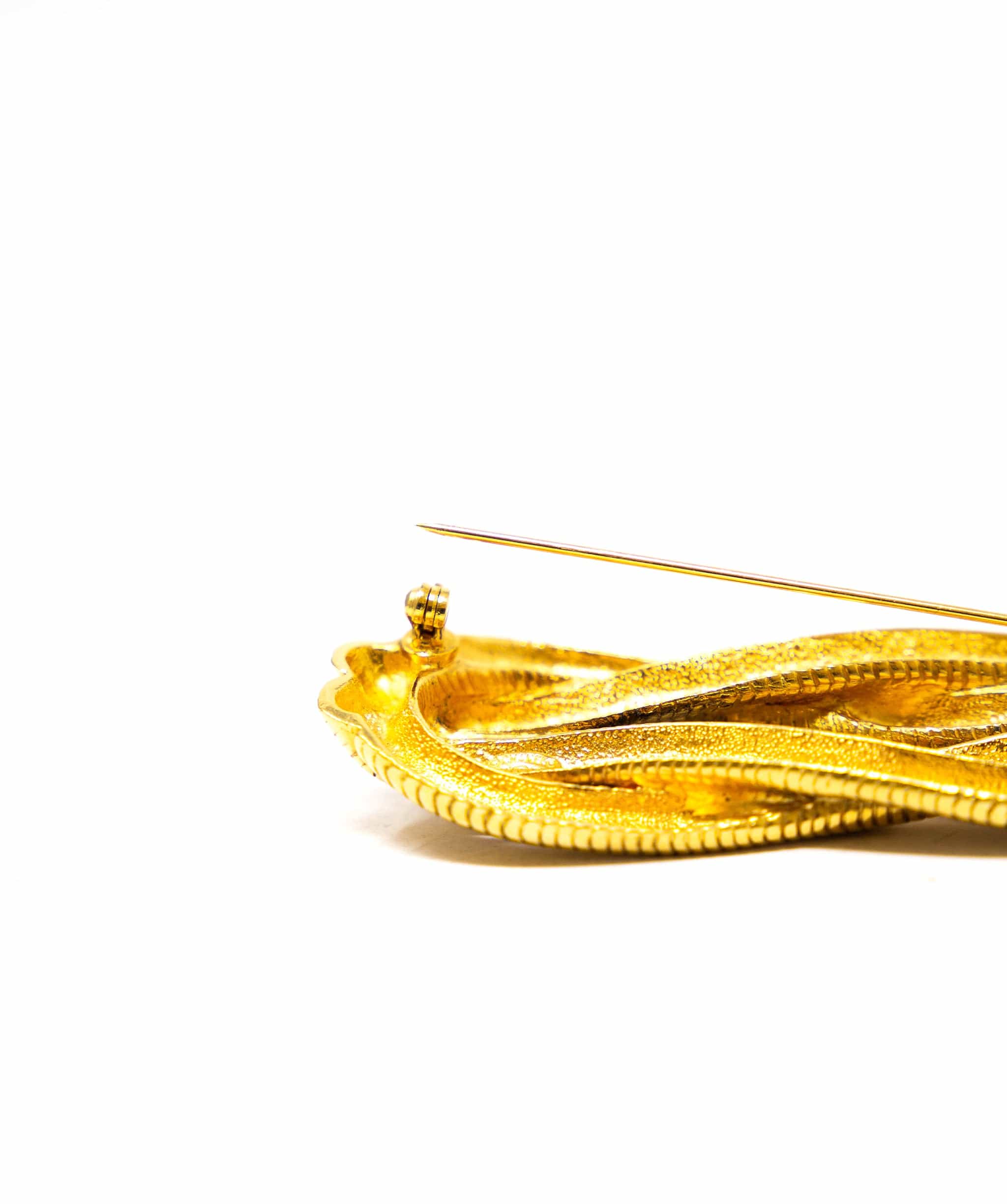 Chanel Chanel 24k gold gilded rope style brooch.  - AGL2205