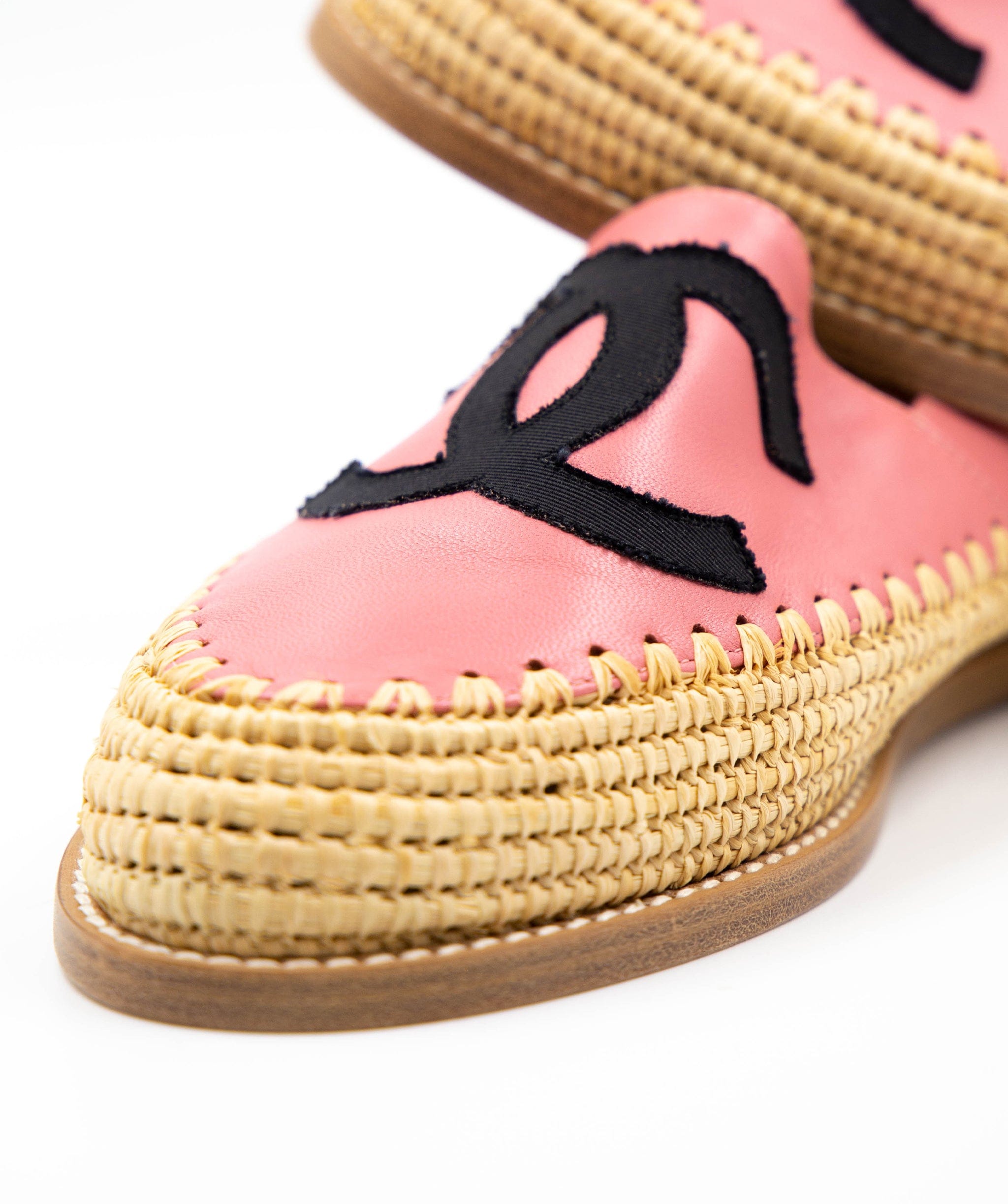 Chanel Chanel Pink Leather CC Espadrilles 38 - AGL2183