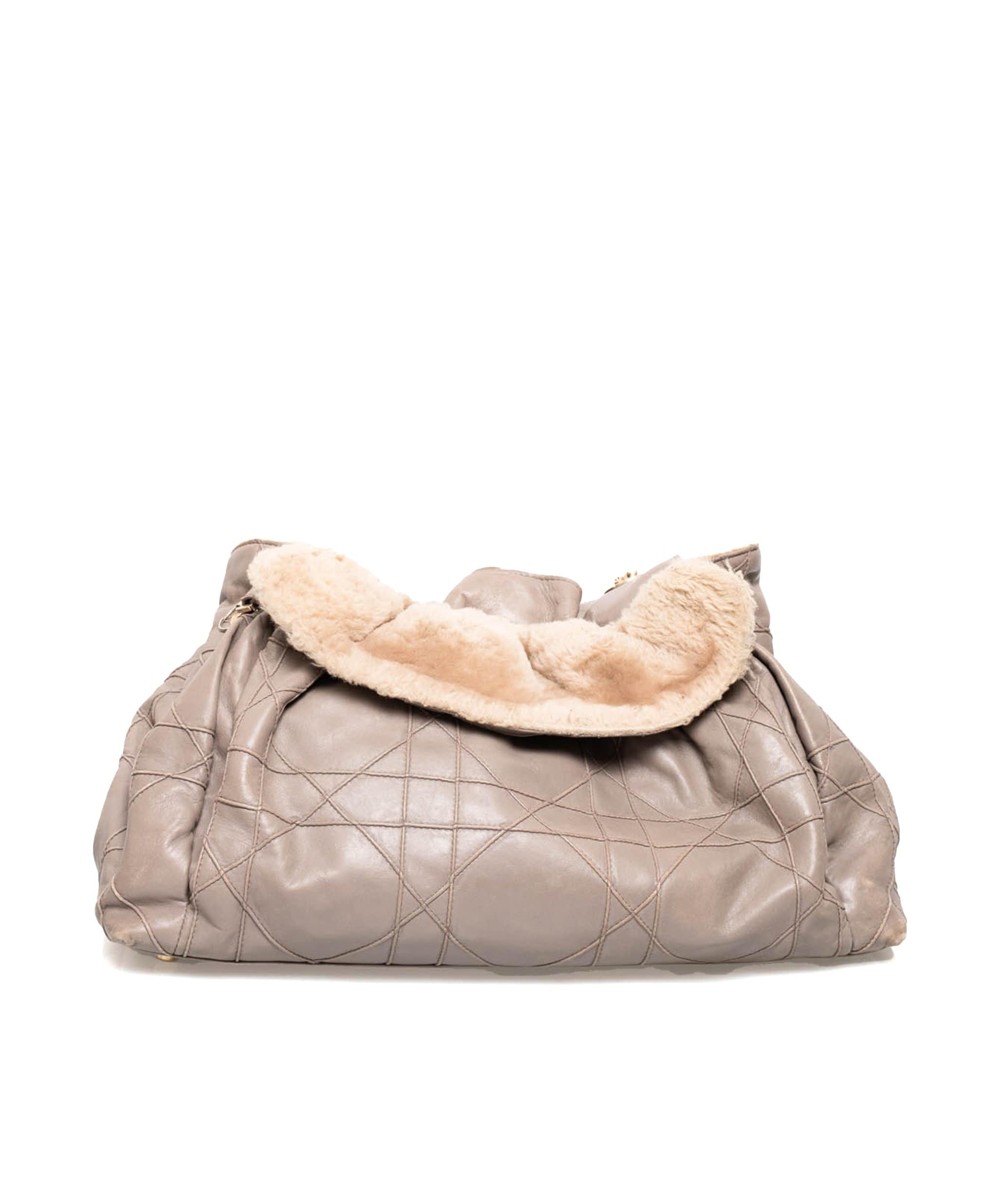 Christian Dior Christian Dior Cannage Shearling bag - ADC1127