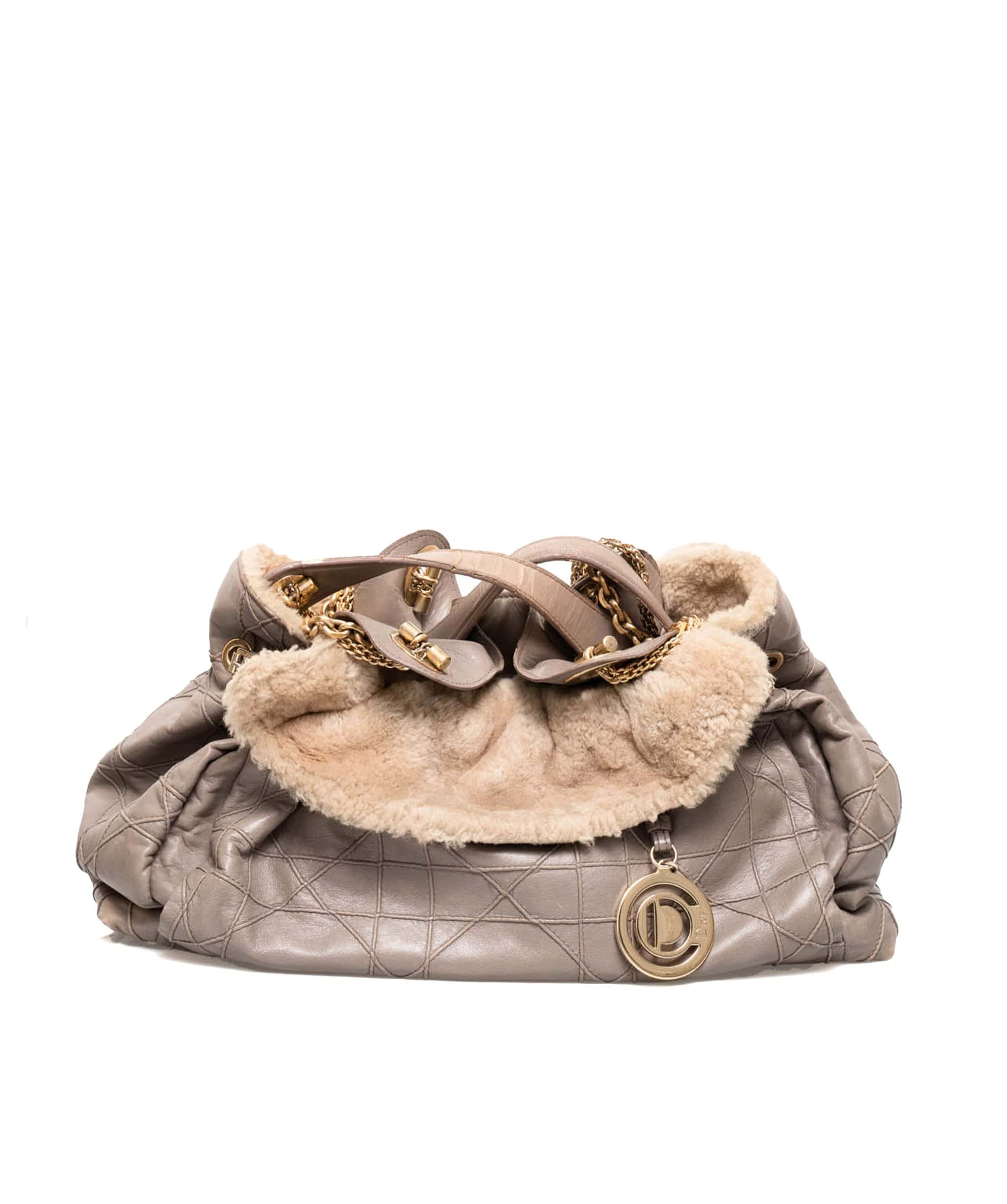 Christian Dior Christian Dior Cannage Shearling bag - ADC1127