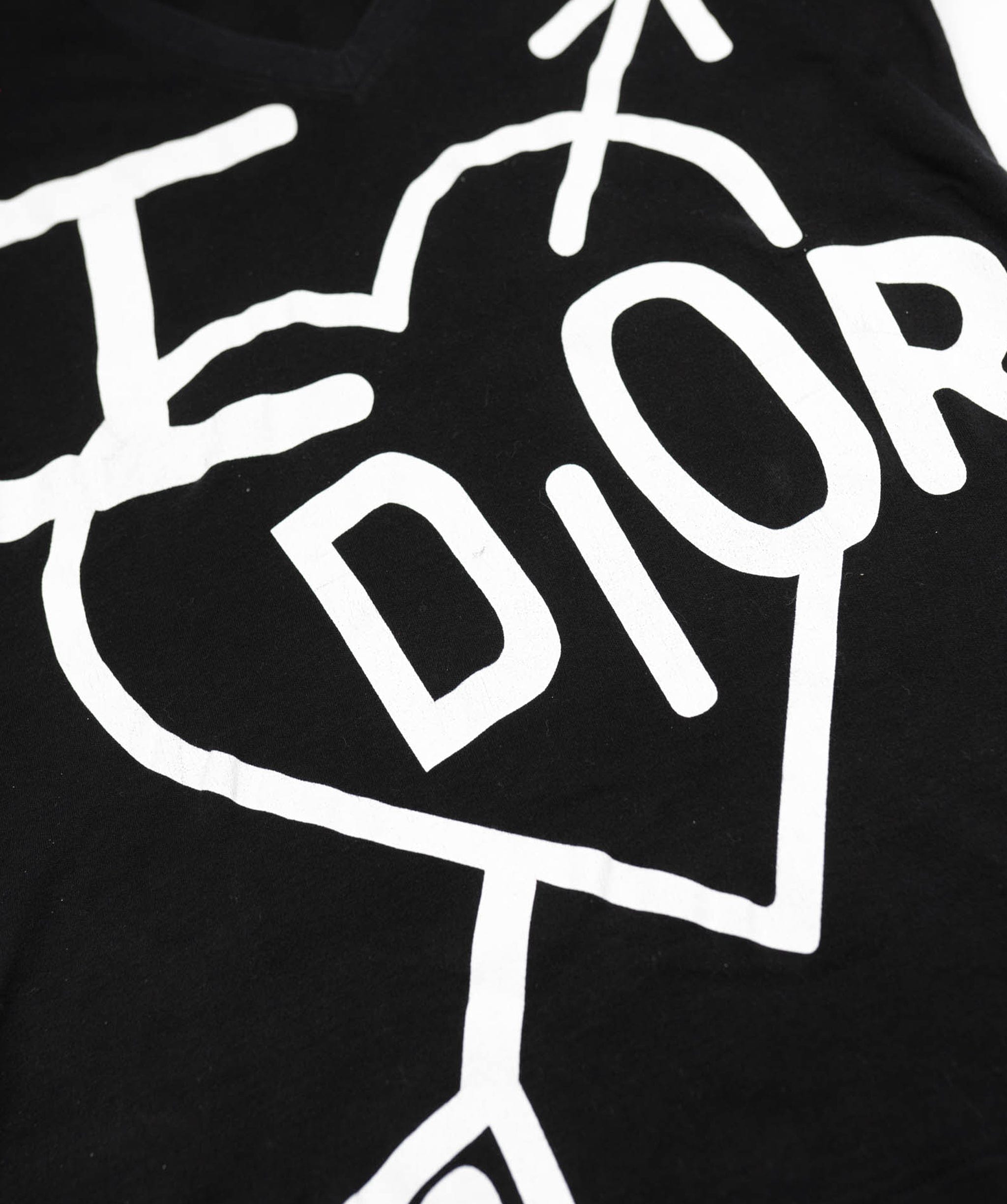 Christian Dior Dior Heart Logo V-neck T-shirt Black ASL4504