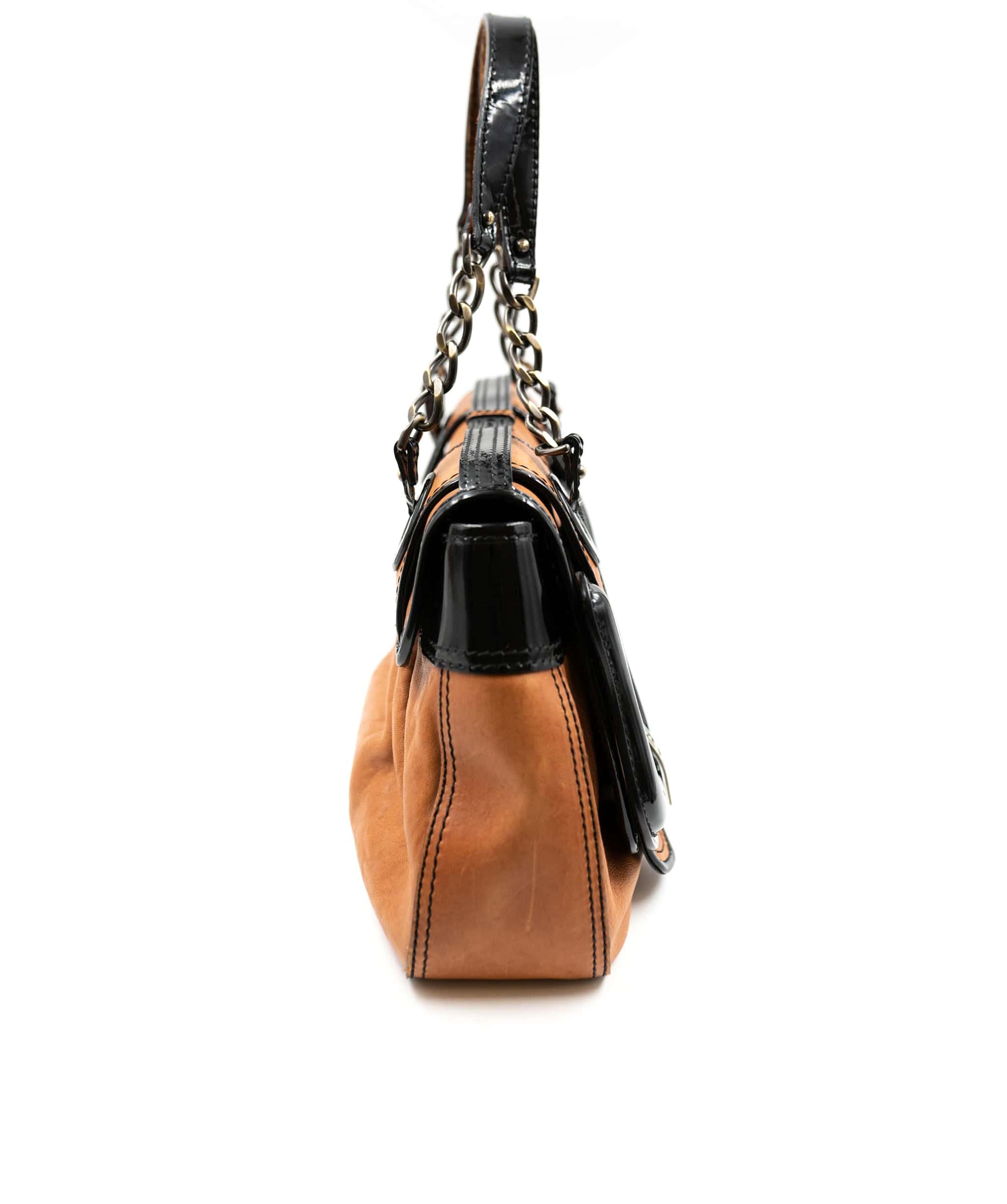 Fendi Fendi B bucklet bag - AWL3762