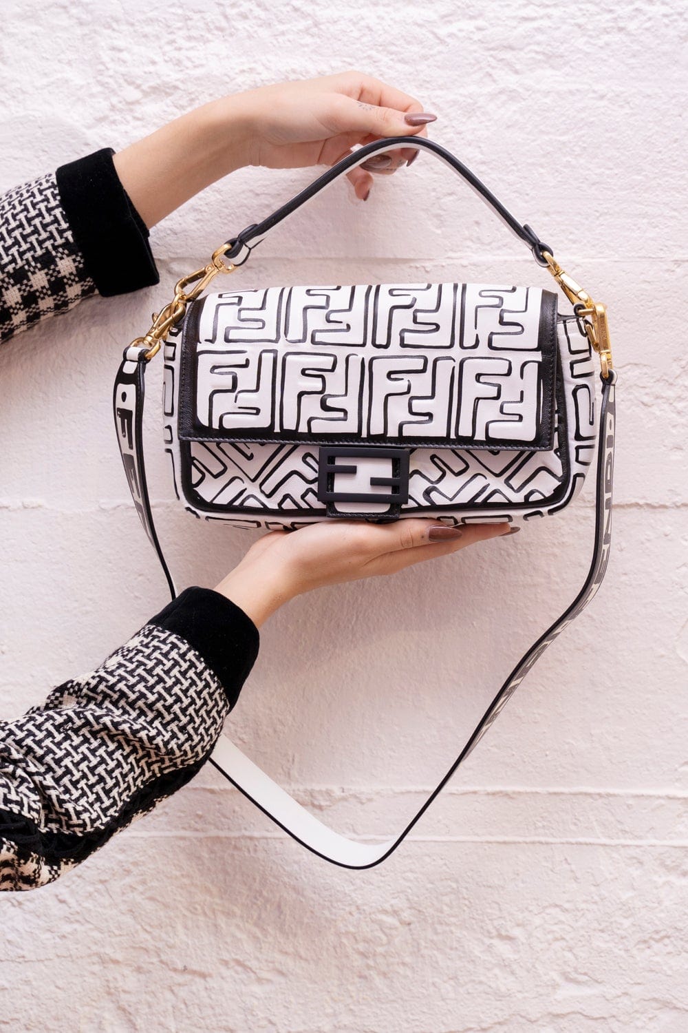 Fendi Fendi Black and White FF Baguette Bag - AGL1584