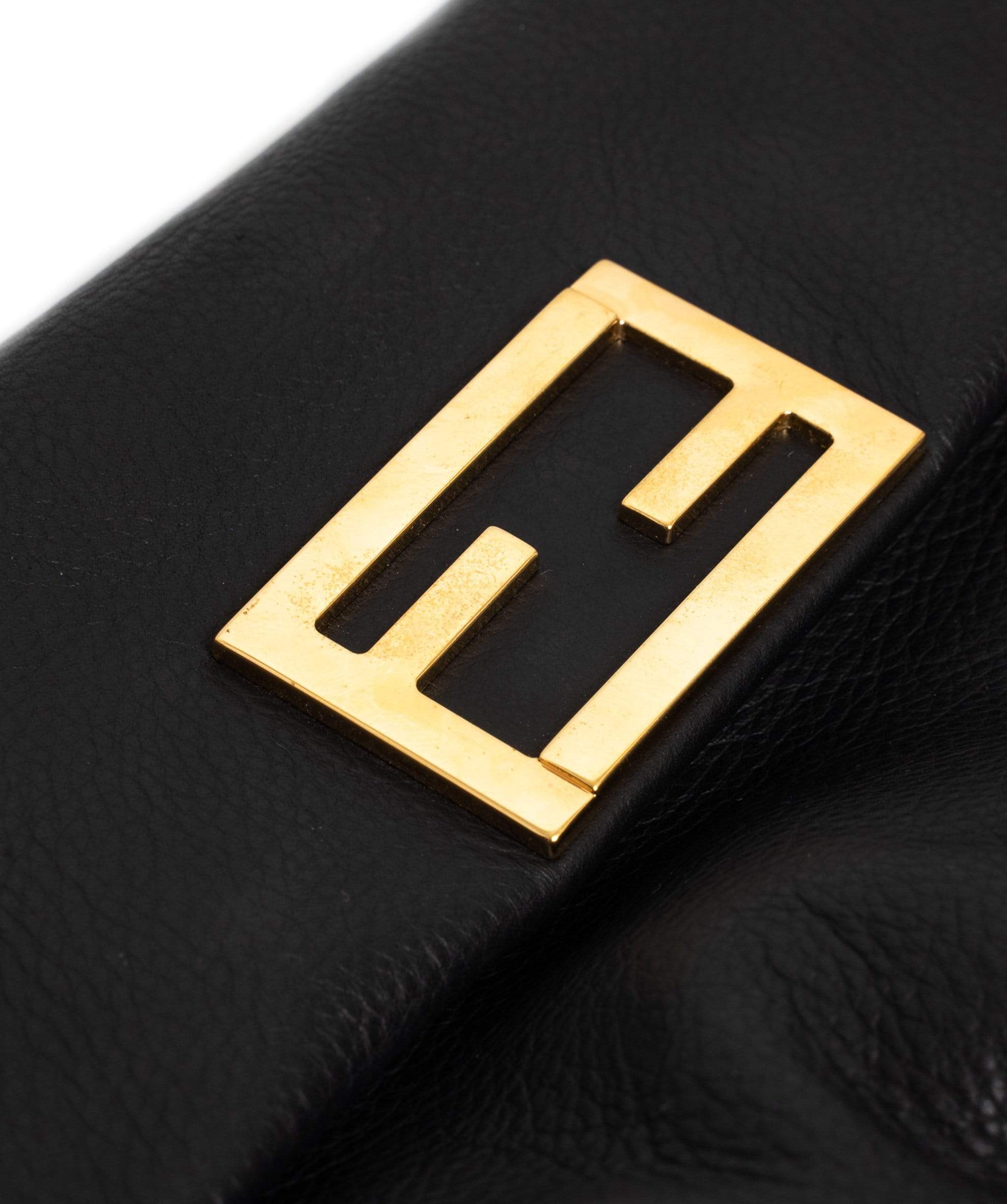 Fendi Fendi Fendista Black Leather Pochette MW2519