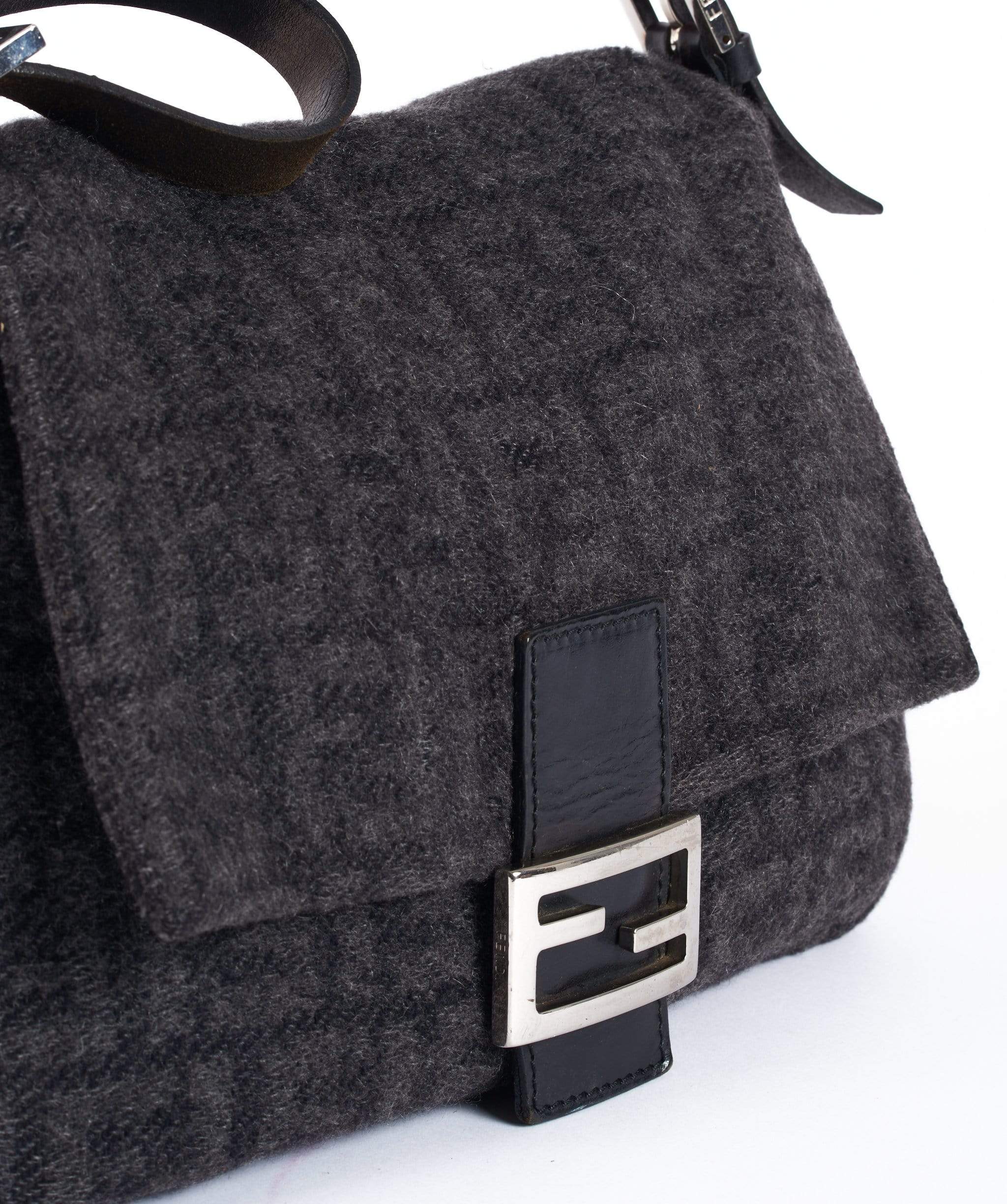 Fendi Fendi Mamma Baguette Grey Wool Shoulder bag