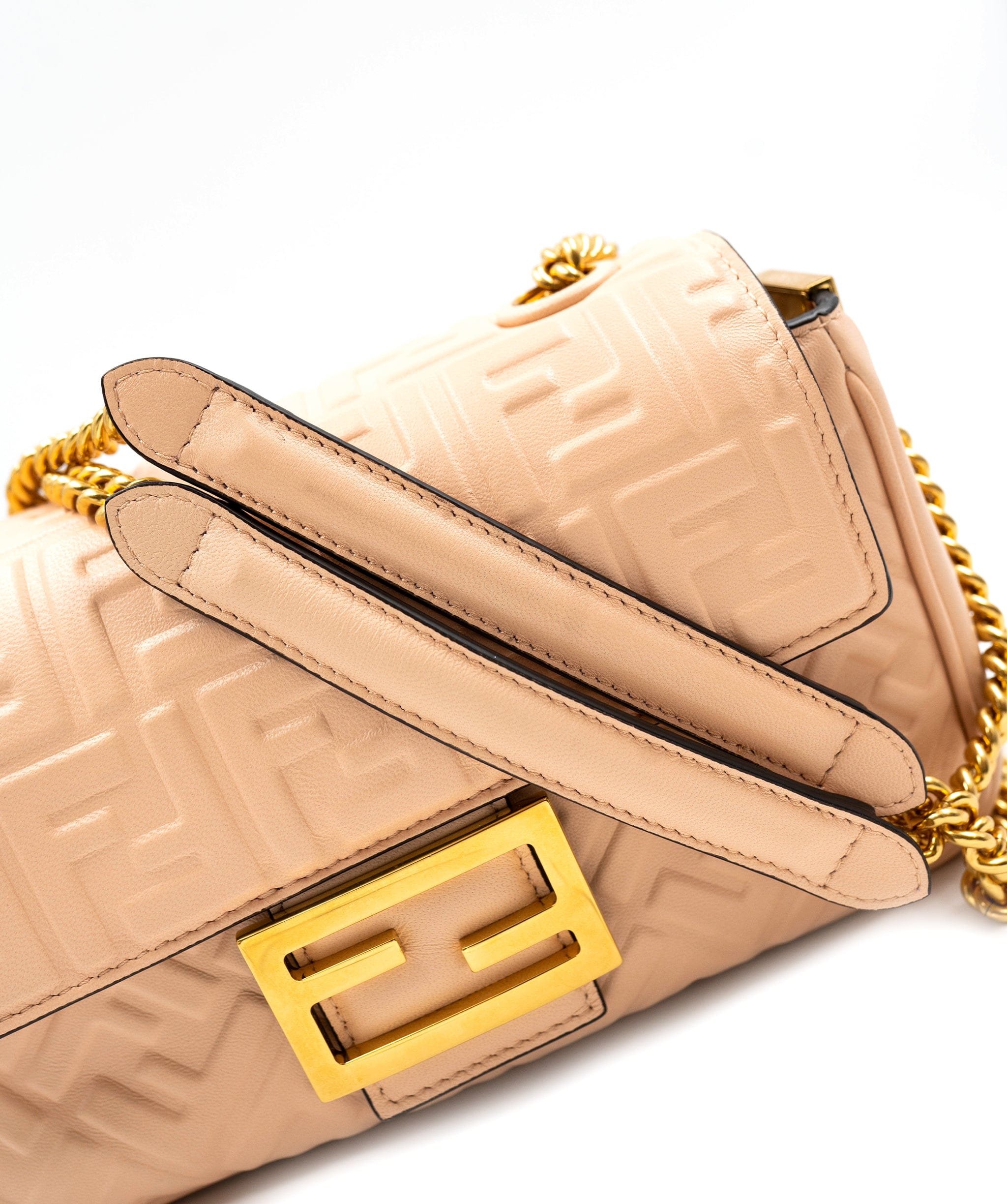 Fendi Fendi Nude Baguette GHW - AWL2899