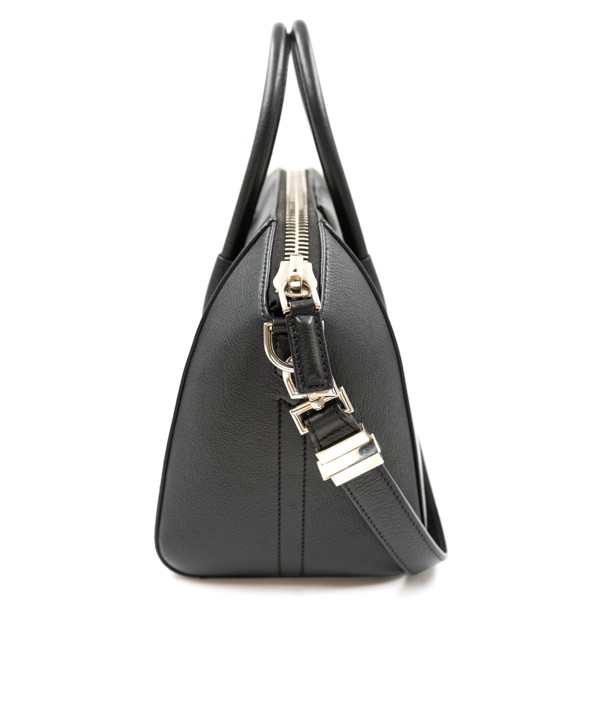 Givenchy Black Givenchy Antigona AGL2301