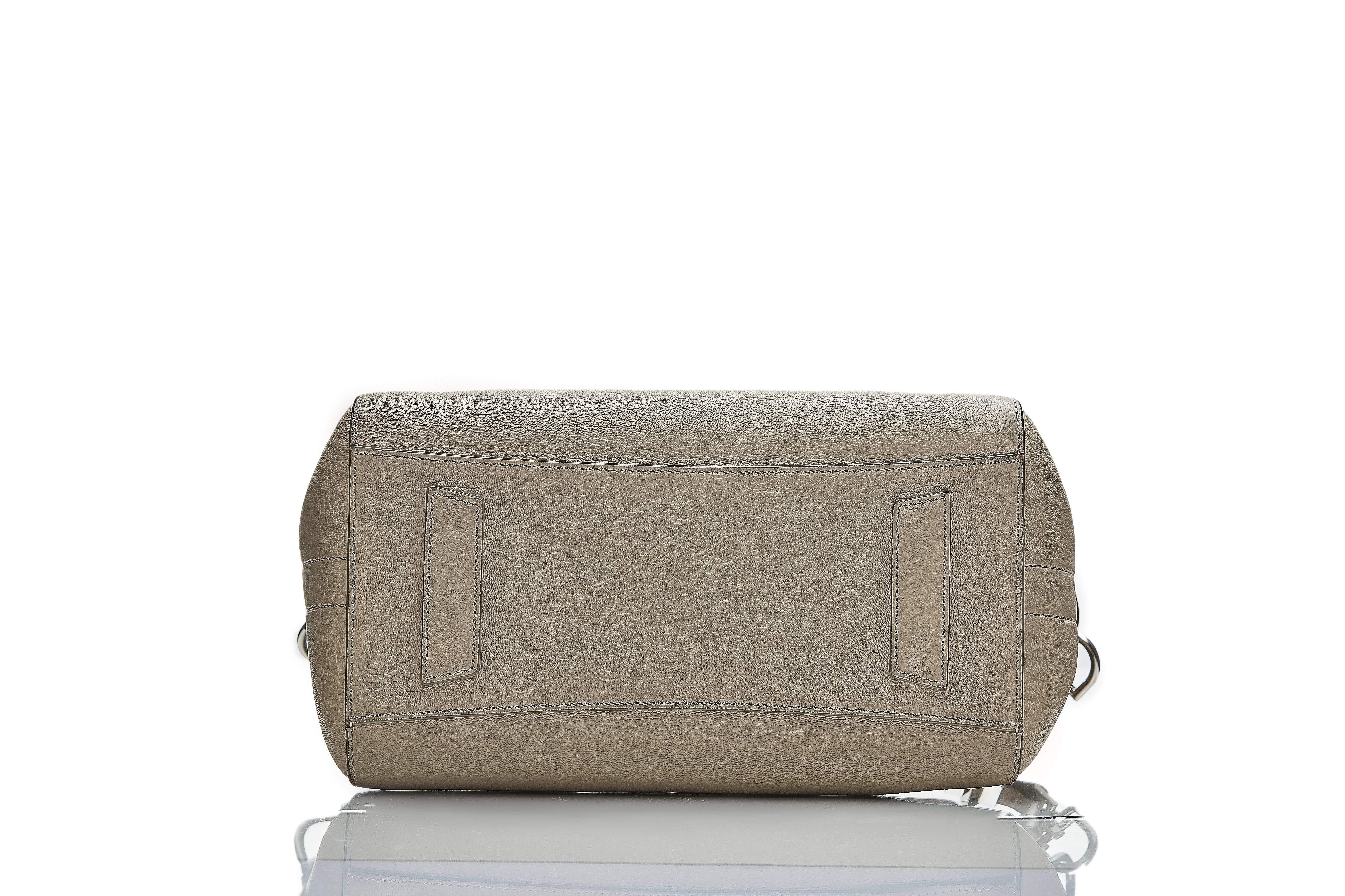 Givenchy Givenchy Antigona Beige