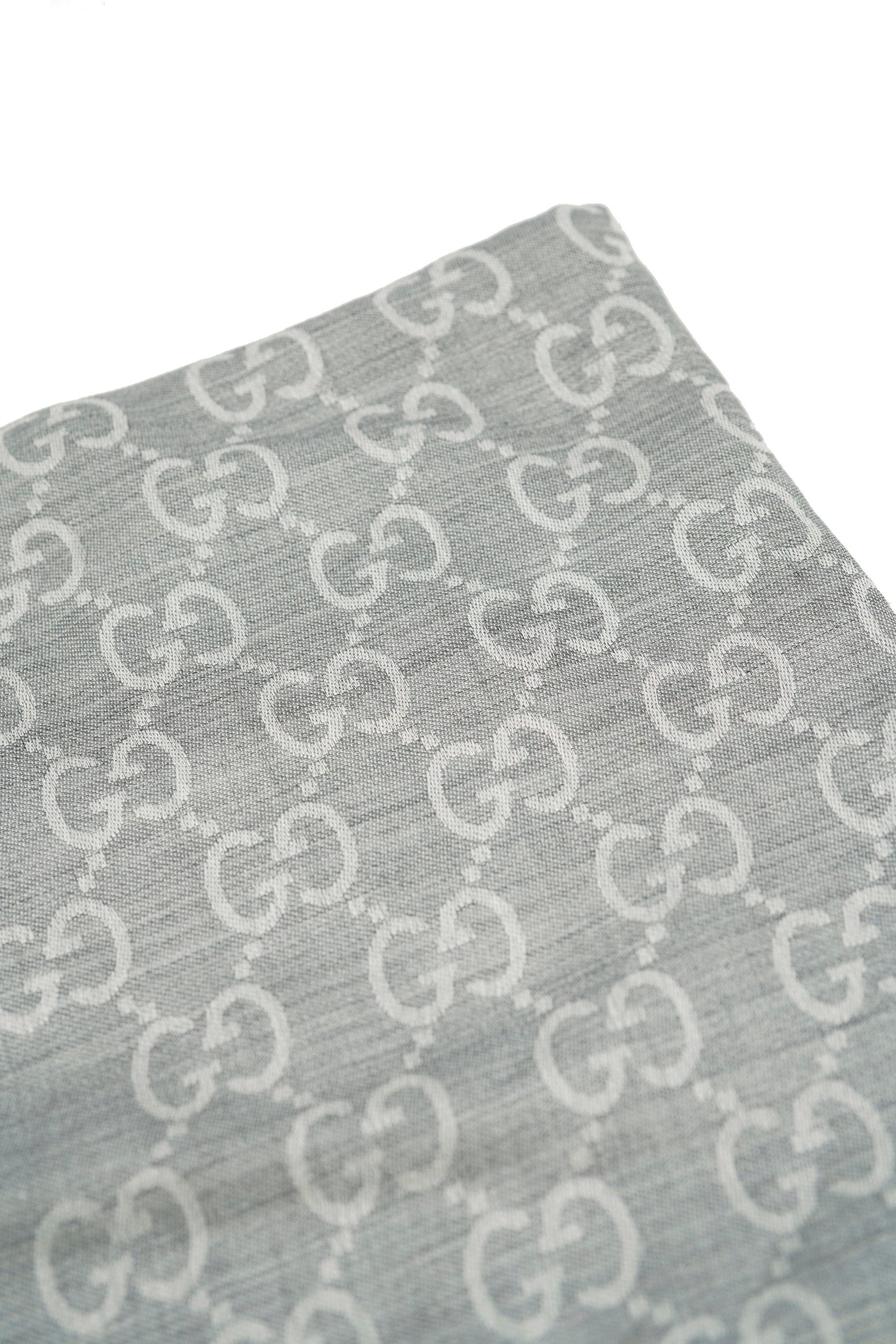 Gucci Gucci Scarf grey white AWL4238