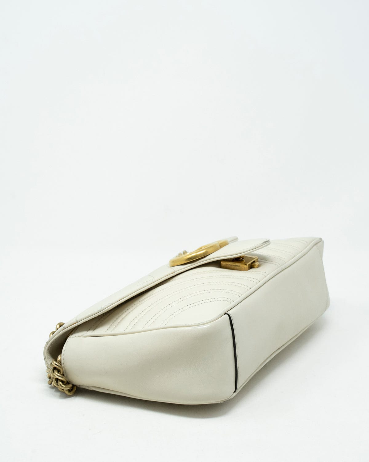 Gucci Gucci marmont matelasse mini bag in white. - AJL0008