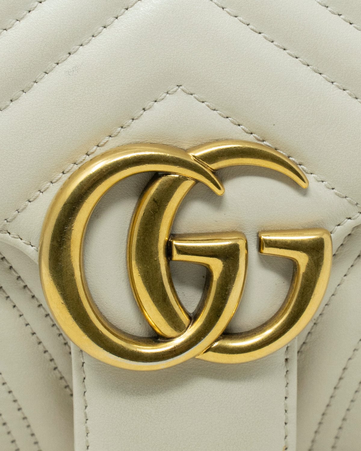 Gucci Gucci marmont matelasse mini bag in white. - AJL0008