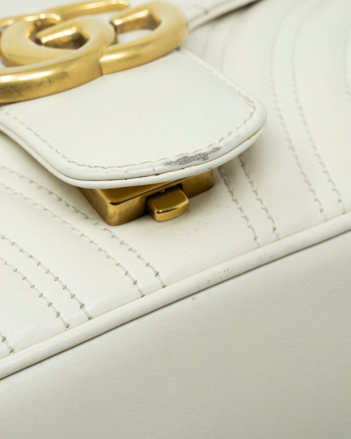 Gucci Gucci marmont matelasse mini bag in white. - AJL0008