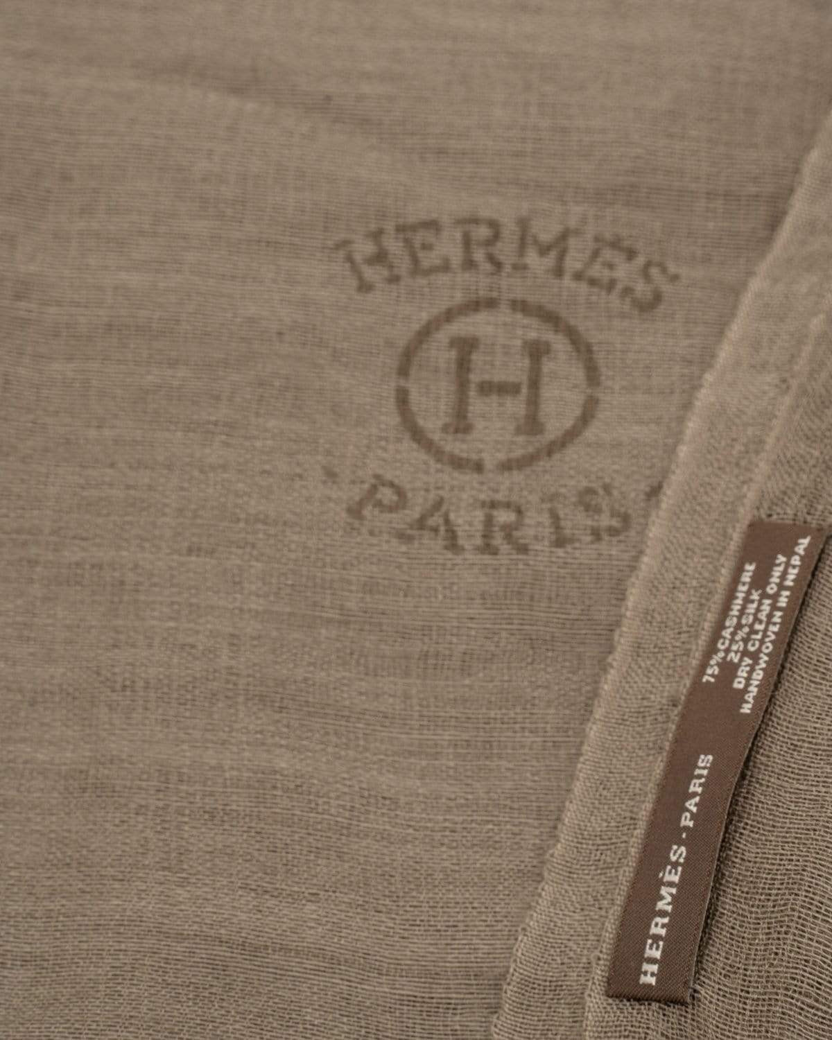 Hermès HERMES Shawl scarf Silk Gray Auth 21852 - AWL1922