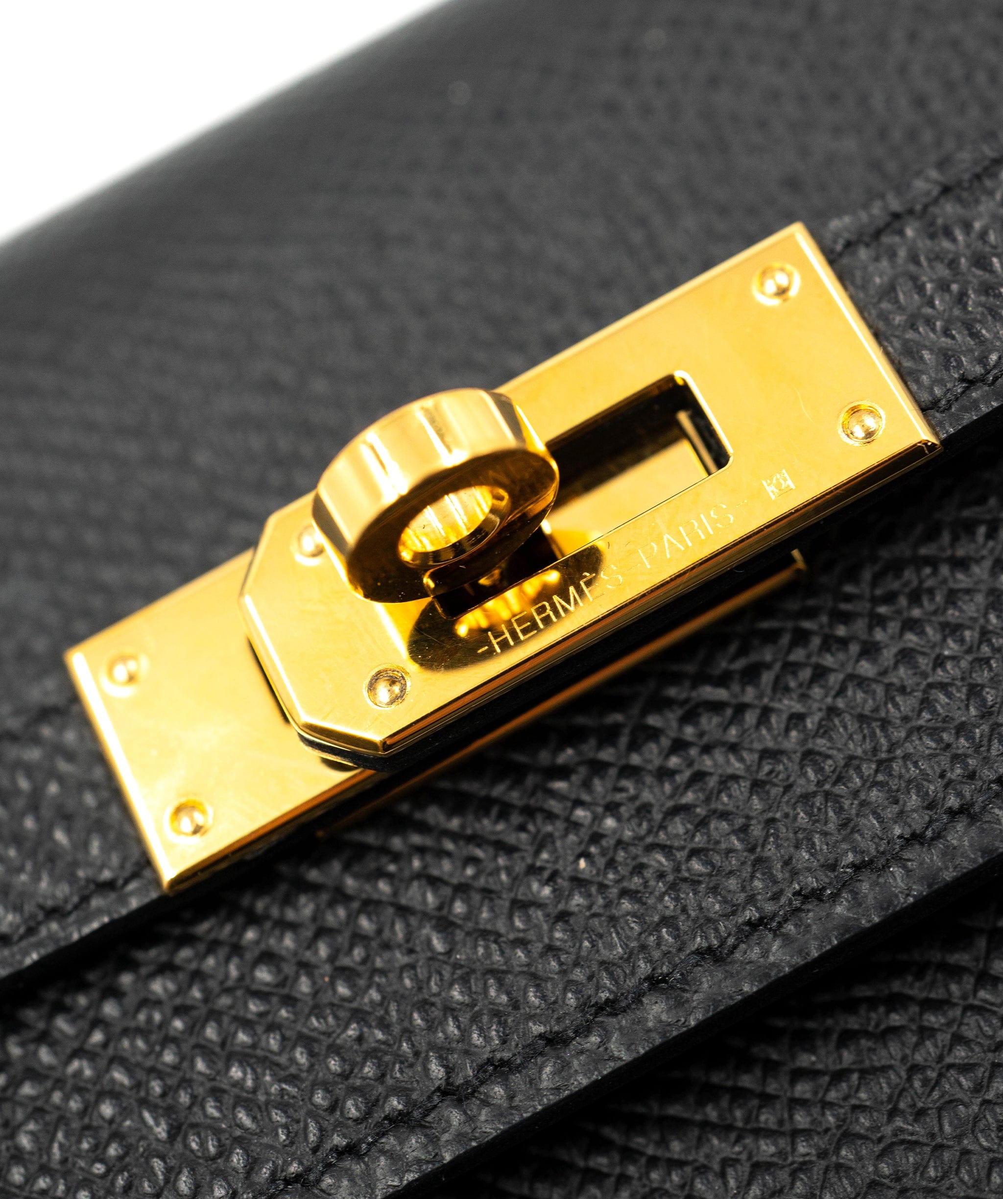 Hermès Hermes kelly to go in black epsom with GHW.  AGC1170