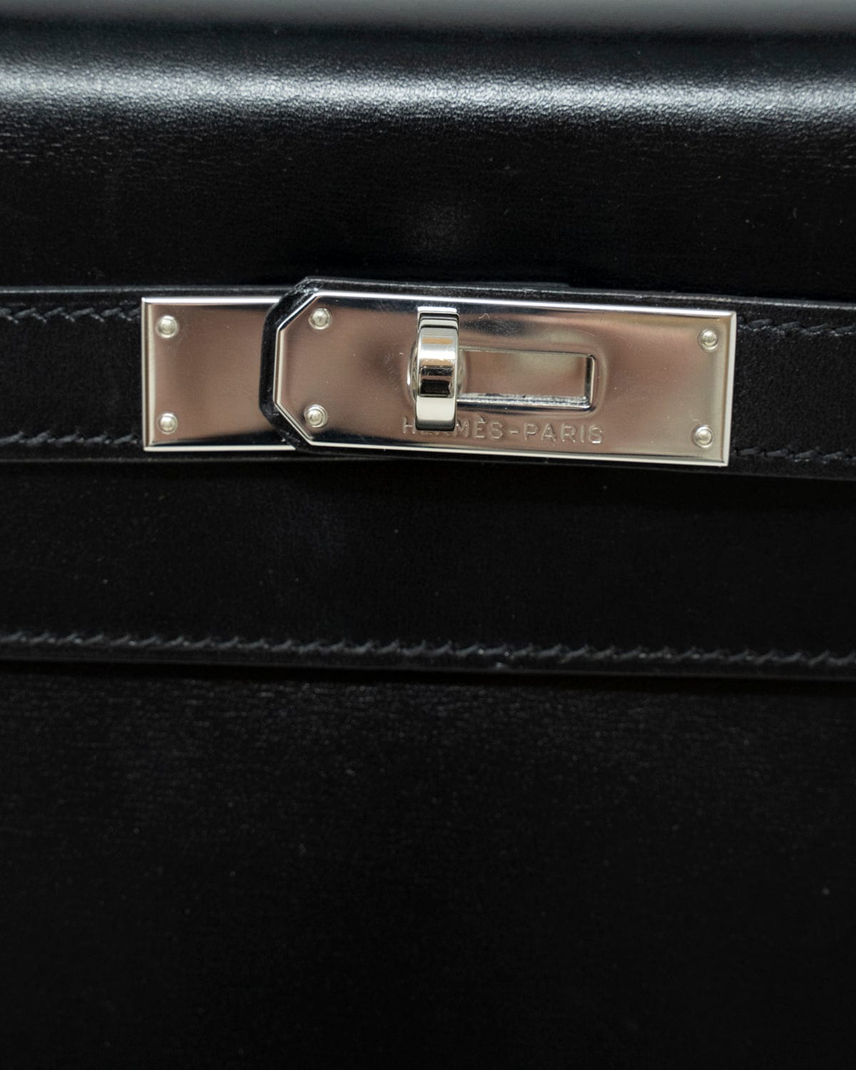 Hermès Rare Hermes Black Box Retourne Kelly 32 with PHW - ASL2285