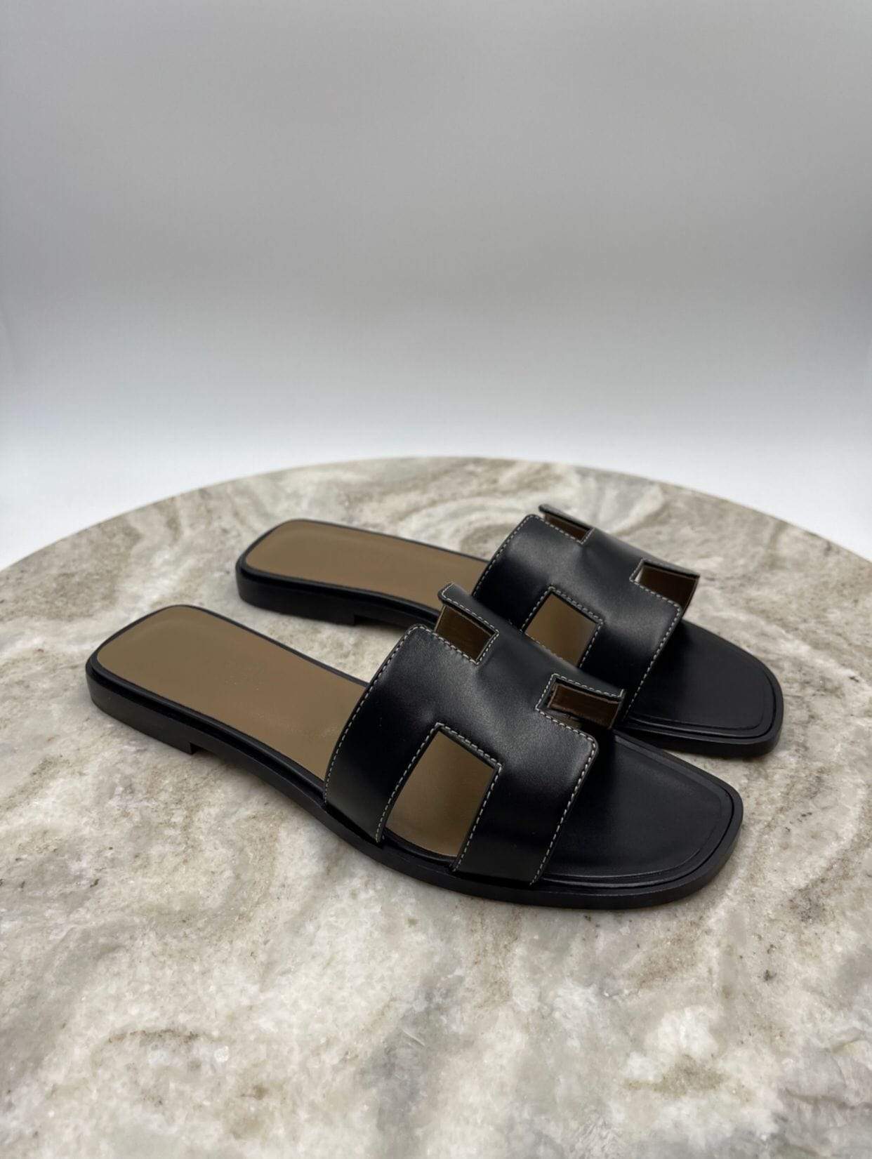 Hermès Hermes Black Leather Oran Sandals CC-SHU-86 - AGC1087