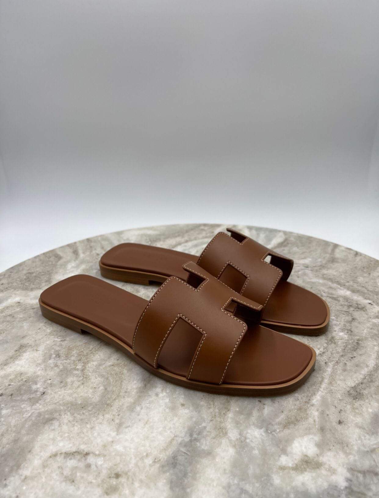 Hermès Hermes Gold Oran Sandals LV-SHU-133 - AGC1093