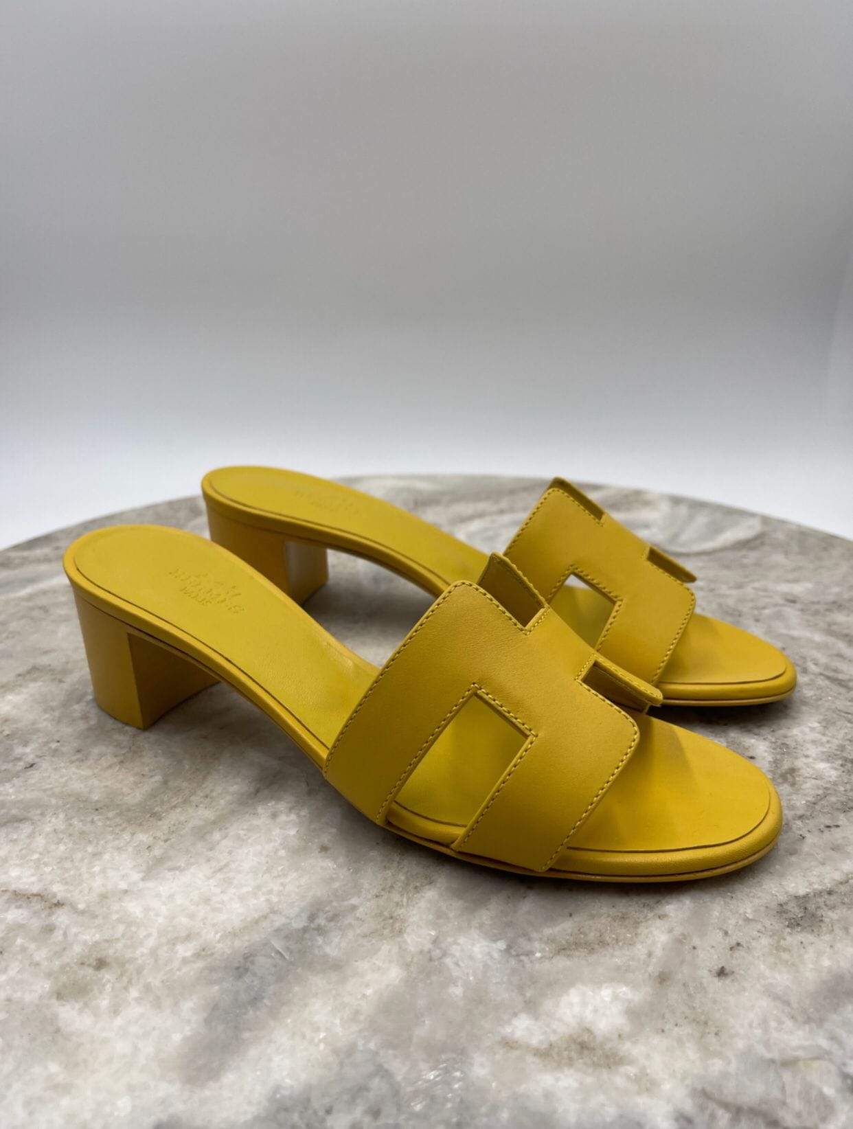 Hermès Hermes Jaune Citron Oasis Sandals LV-SHU-140 - AGC1086