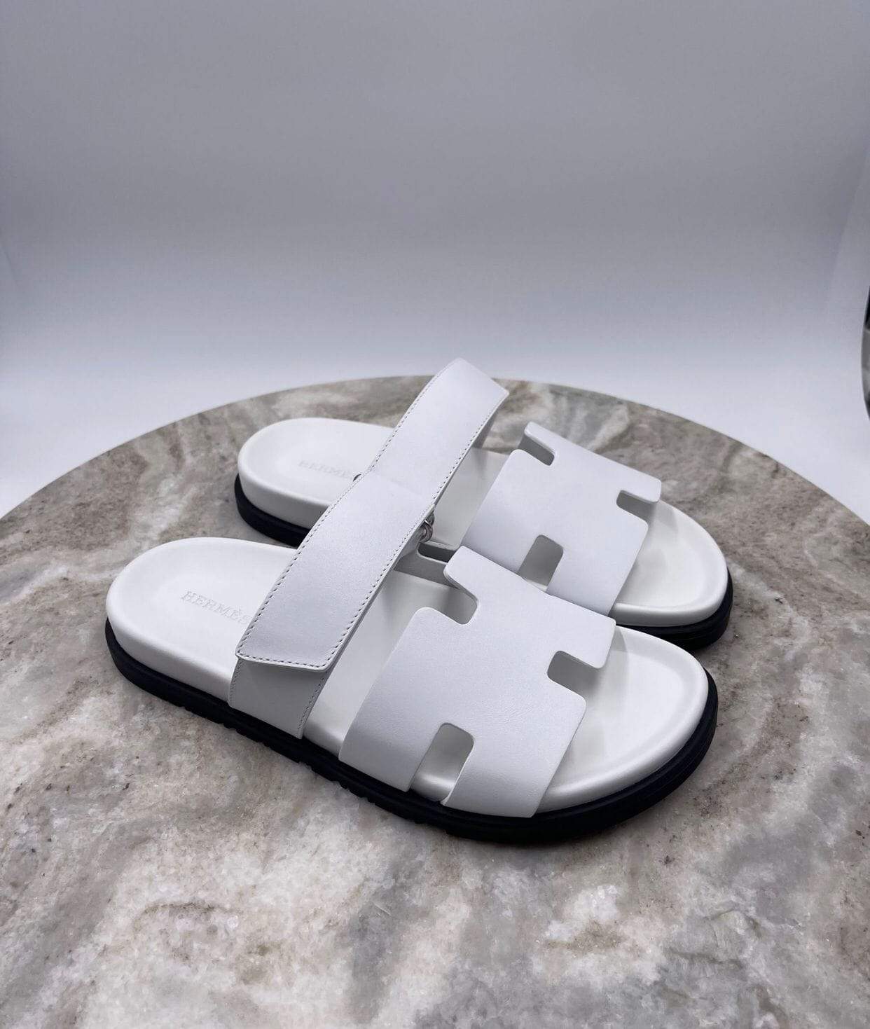 Hermès Hermes White Chypre Sandals LV-SHU-159 - AGC1081